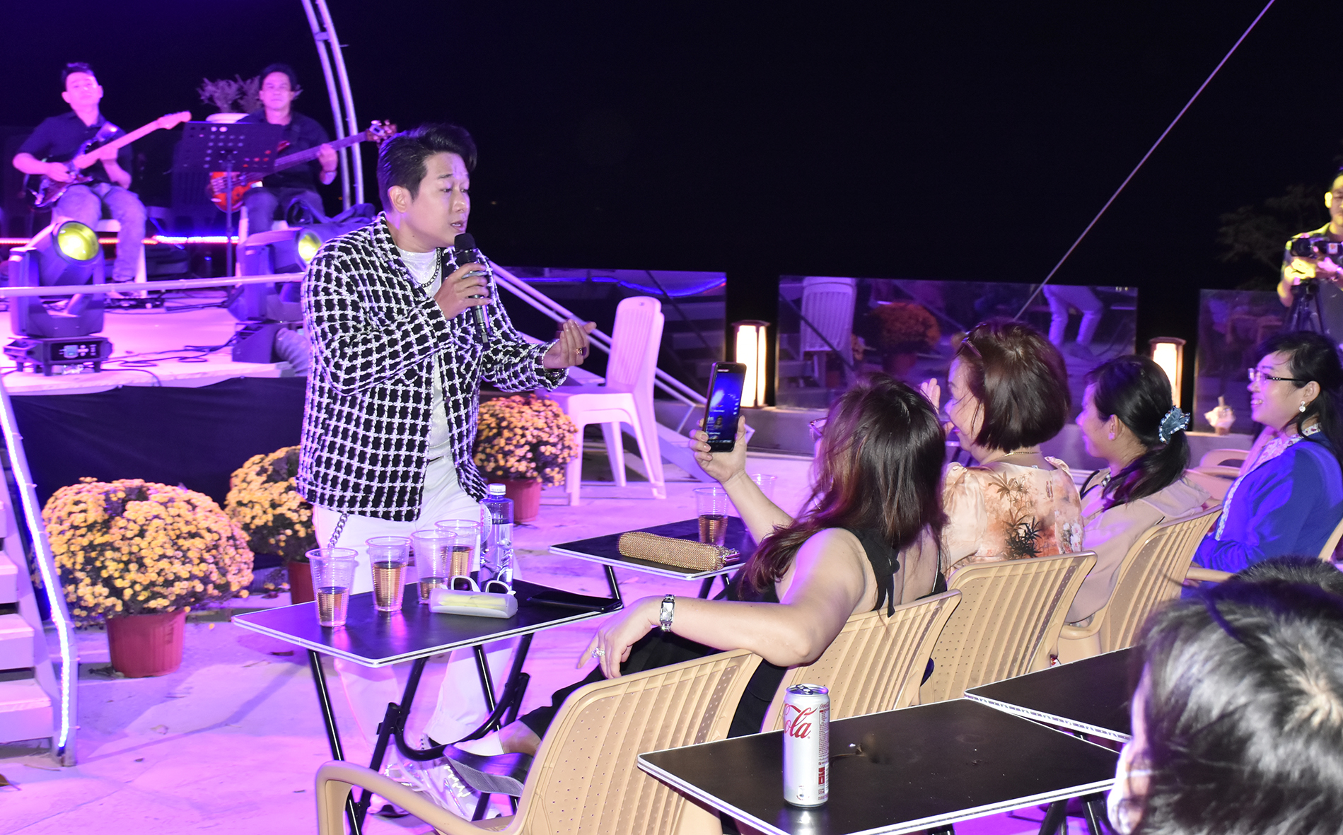 Hồ Mây Park tổ chức biểu diễn âm nhạc phục vụ du khách.