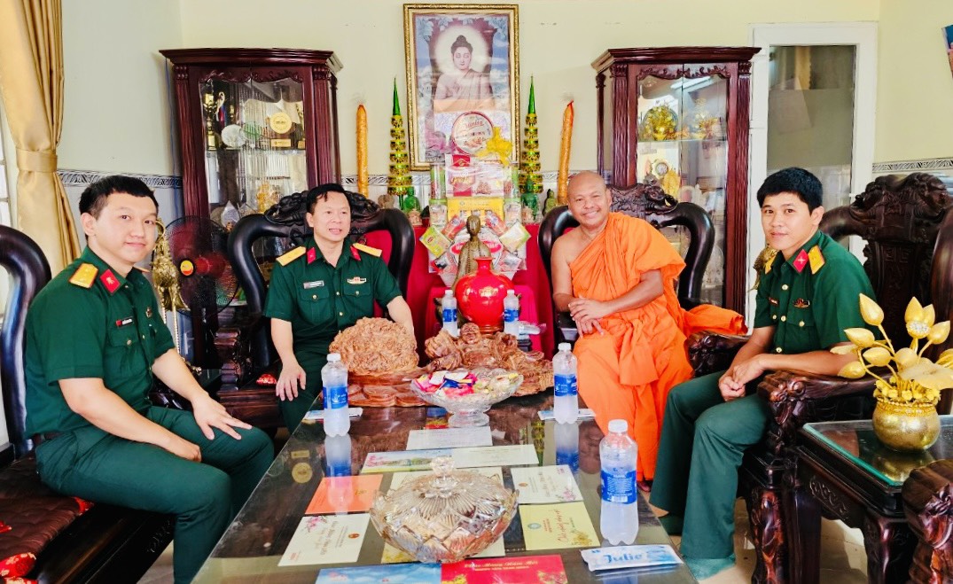 Ban CHQS TP.Vũng Tàu thăm chúc Tết cổ truyền Chôl Chnăm Thmây của đồng bào dân tộc Khmer tại Chùa Nam Sơn TP.Vũng Tàu.