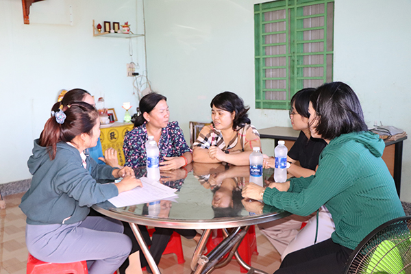 Đoàn khảo sát gia đình bà Phạm Thị Hồng Danh (phường Phú Mỹ, TX.Phú Mỹ).