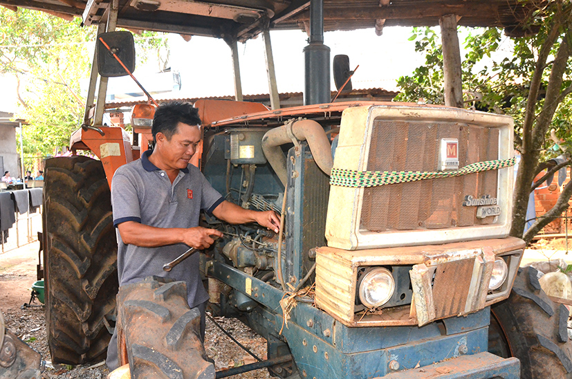 Anh Đào Văn Tâm (dân tộc Châu Ro, thôn Lồ Ồ, xã Đá Bạc, huyện Châu Đức) luôn chăm chỉ làm ăn và vươn lên làm giàu.