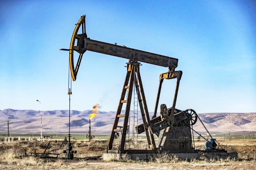 Một giếng dầu tại thị trấn Qahtaniyah, tỉnh Hasakah (Syria).