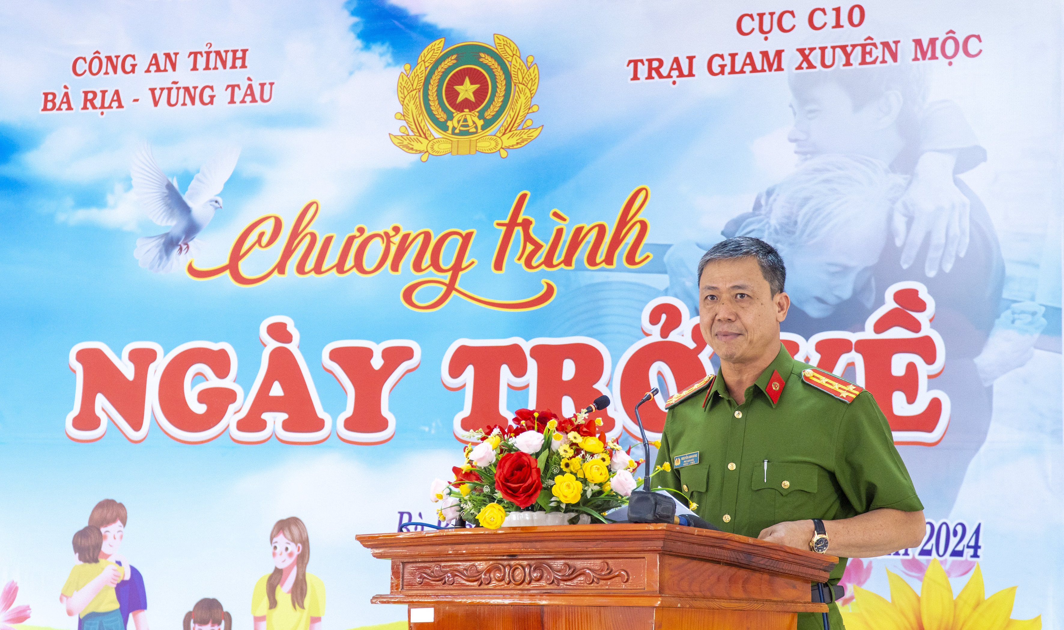 Đại tá Nguyễn Anh Hùng, Phó Giám đốc Công an tỉnh phát biểu tại chương trình.