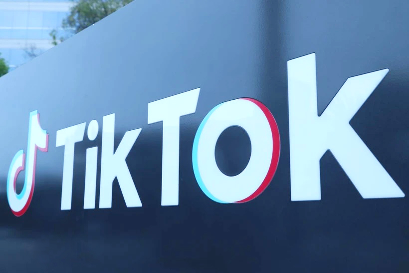 Biểu tượng mạng xã hội TikTok tại một văn phòng ở Los Angeles, Mỹ.