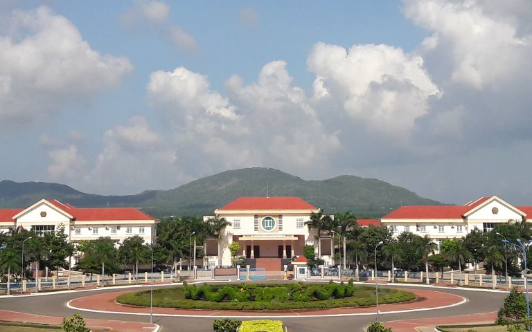 Huyện Long Điền và Đất Đỏ sau khi sát nhập dự kiến lấy tên gọi là huyện Long Đất, Trong ảnh: Trụ sở  huyện Đất Đỏ. Ảnh:Trang thông tin huyện Đất Đỏ