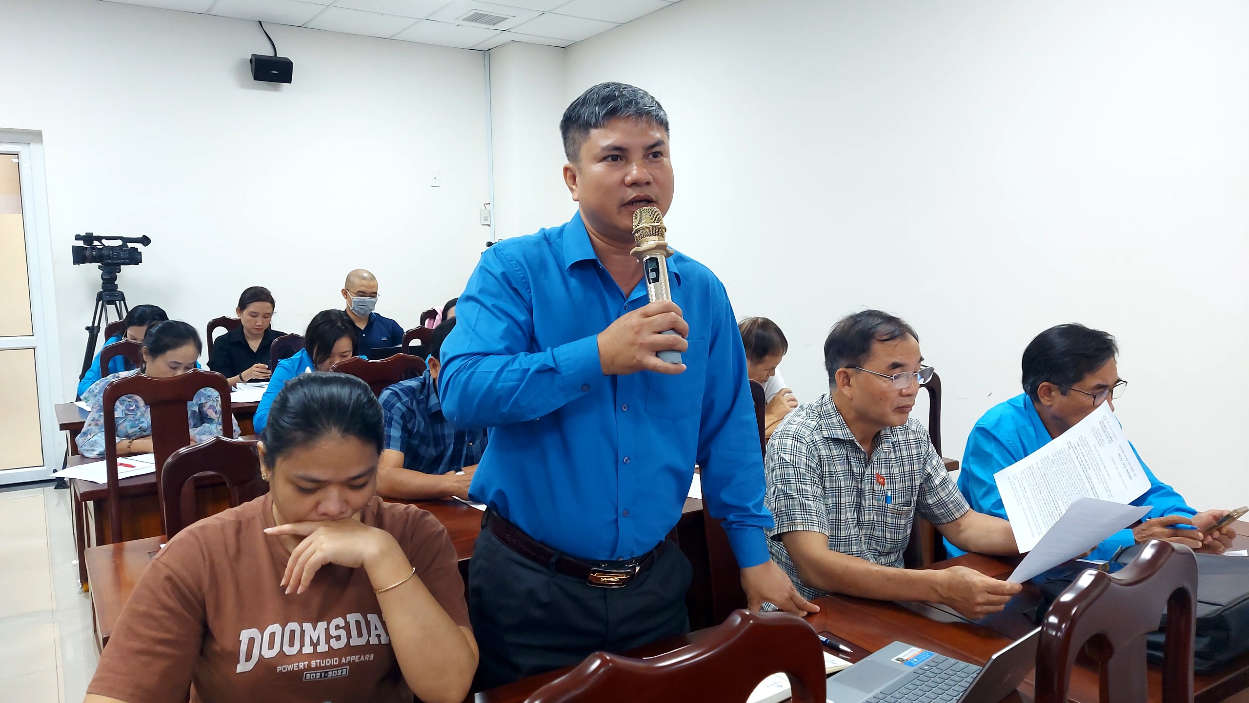 Ông Nguyễn Thanh Sơn, Chủ tịch Công đoàn Các KCN tỉnh đóng góp ý kiến tại hội nghị.