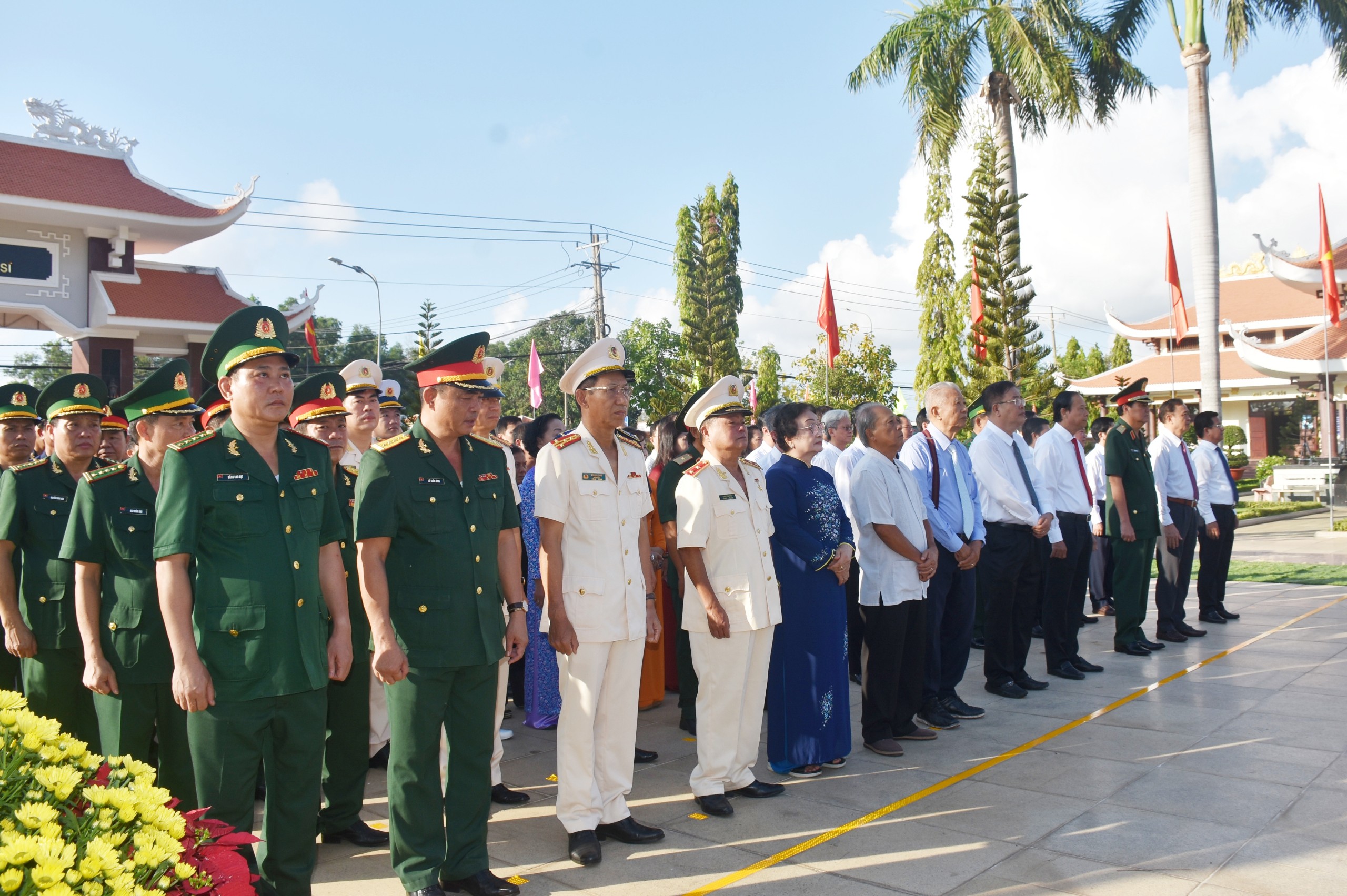 Lãnh đạo, nguyên lãnh đạo tỉnh tham dự lễ viếng