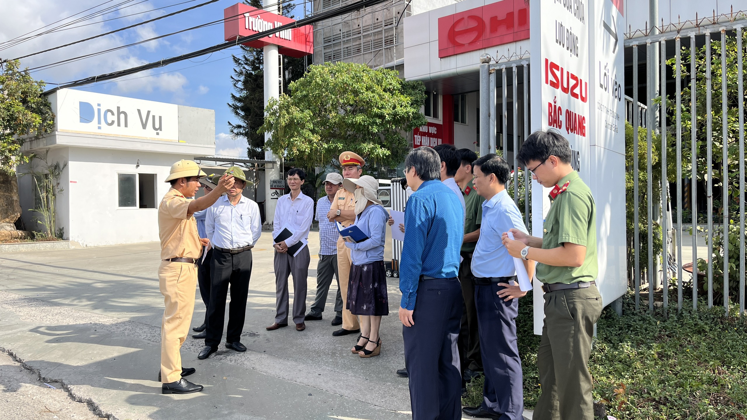 Đoàn khảo sát của HĐND tỉnh cùng Công an tỉnh đi kiểm tra thực tế hệ thống camera giao thông trên QL51 (TX.Phú Mỹ).