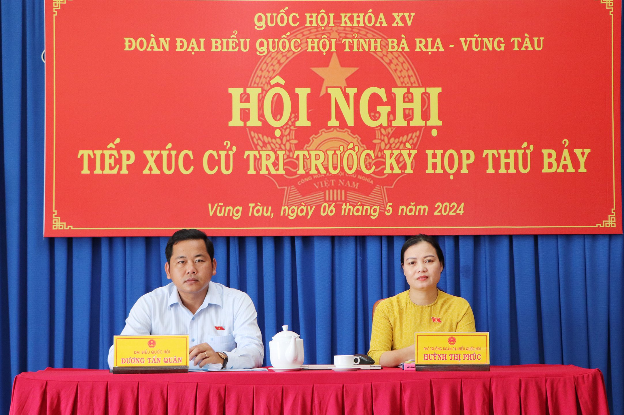 Đoàn ĐBQH tỉnh gồm: bà Huỳnh Thị Phúc, Phó Trưởng Đoàn ĐBQH tỉnh; Bác sĩ Dương Tấn Quân, Trưởng Khoa Nội soi Bệnh viện Bà Rịa, đa TXCT cử tri TP.Vũng Tàu.