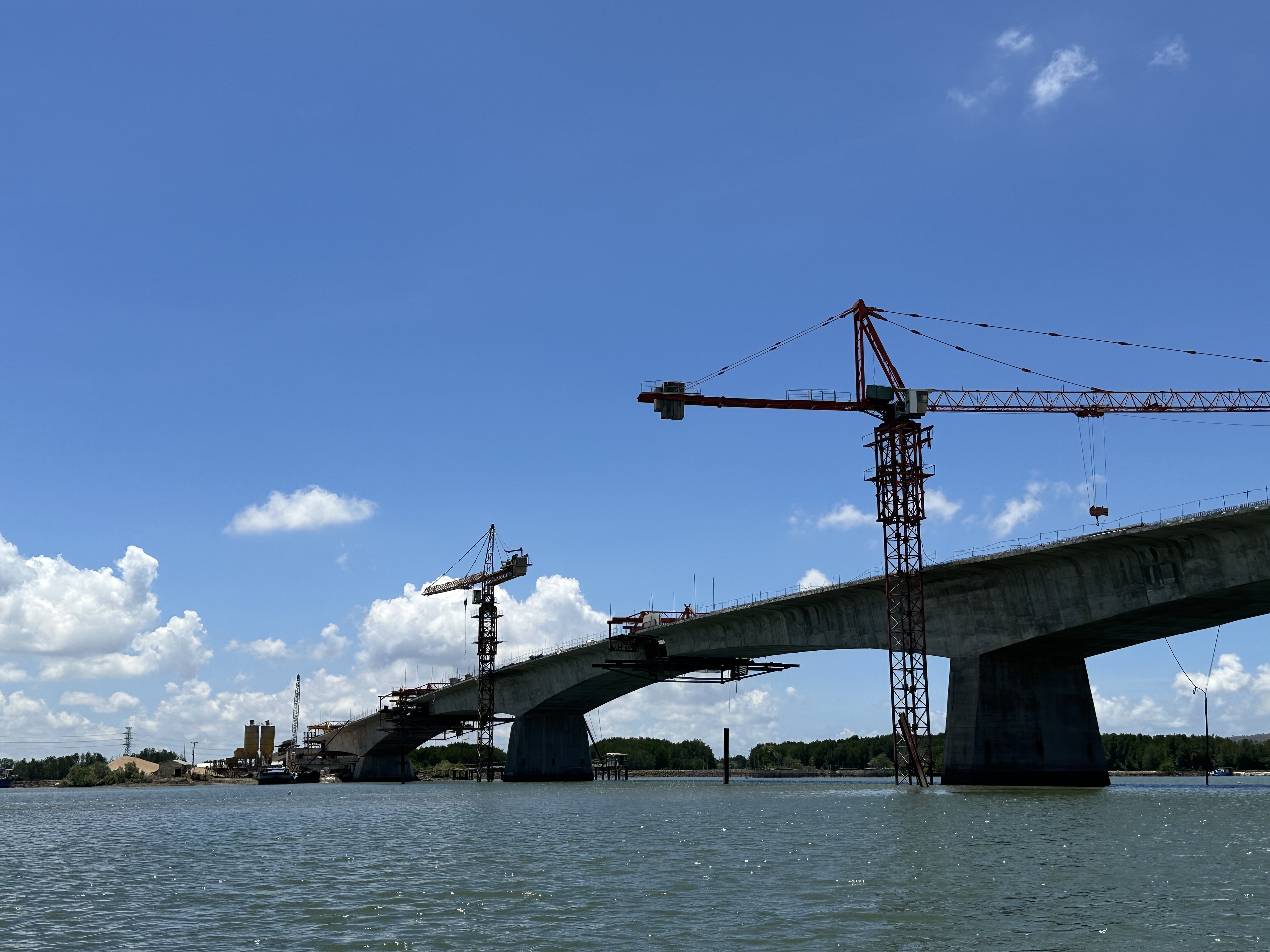 Công trình cầu Mỏ Nhát thuộc dự án đường 991B phấn đấu thông xe  kỹ thuật vào tháng 6/2024.