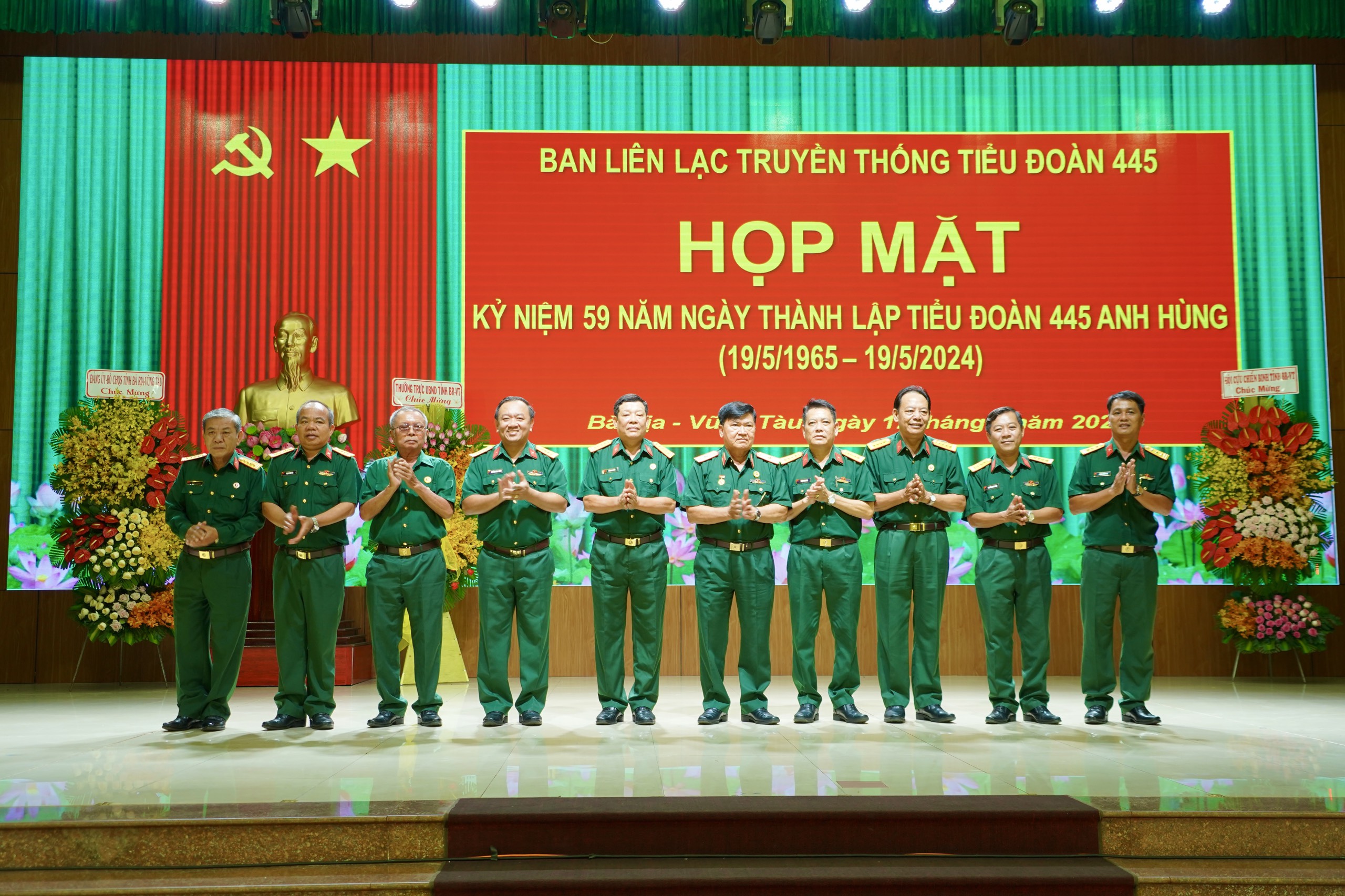 Thường trực Ban liên lạc truyền thống Tiểu đoàn Bộ binh 445 tỉnh Bà Rịa - Vũng Tàu ra mắt tại buổi họp mặt.