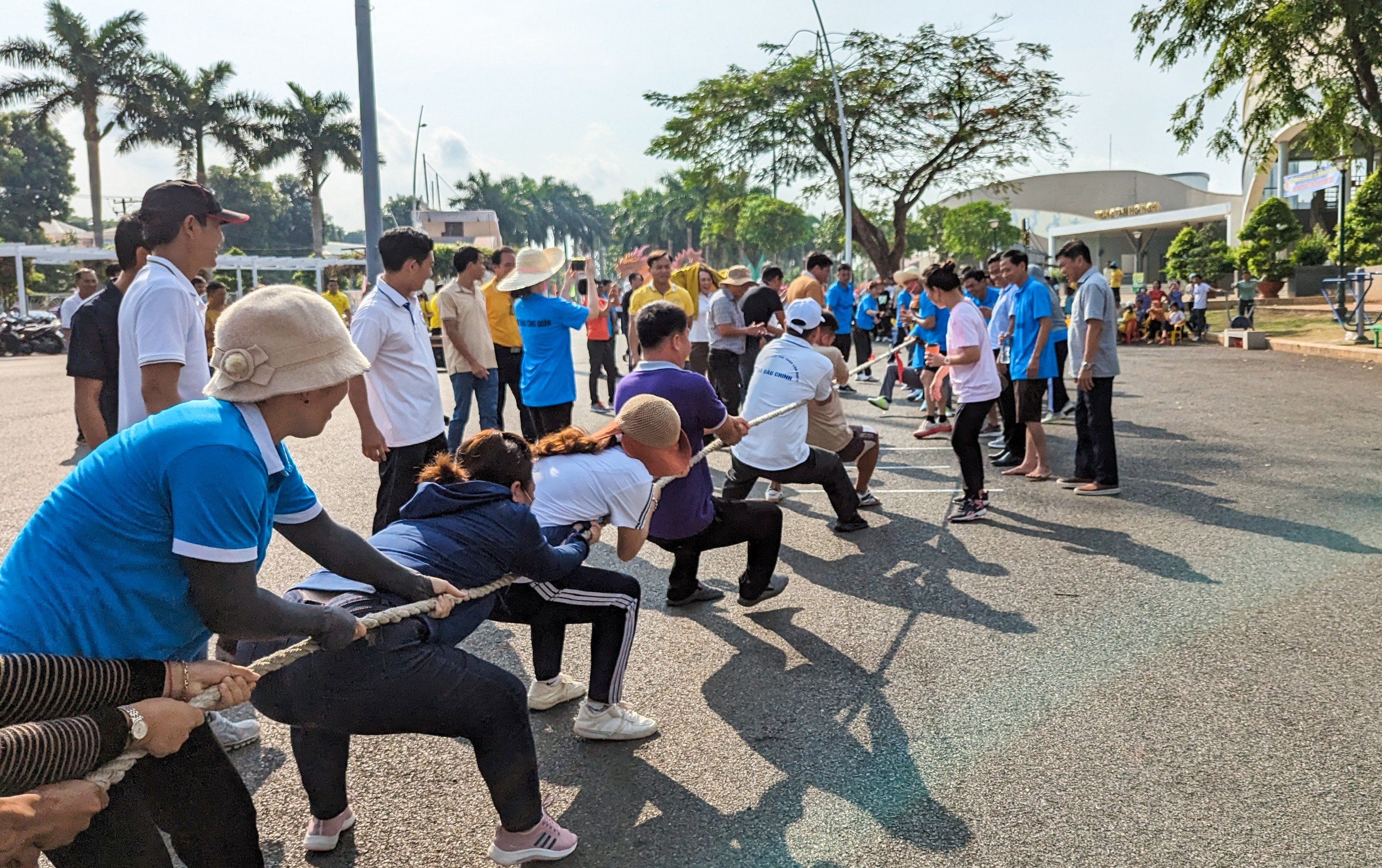 Các đội hào hứng tham gia thi đấu