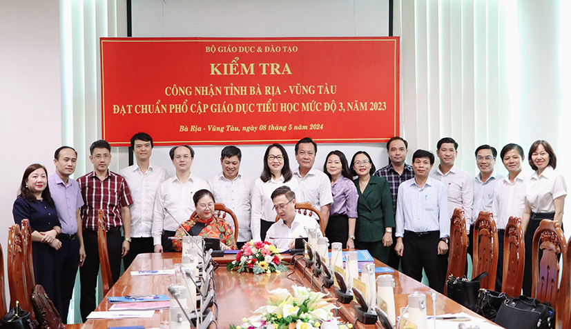 Đoàn Kiểm tra của Bộ GD-ĐT và BCĐ PCGD, XMC tỉnh thông qua biên bản công nhận tỉnh Bà Rịa - Vũng Tàu đạt chuẩn phổ cập giáo dục TH mức độ 3.