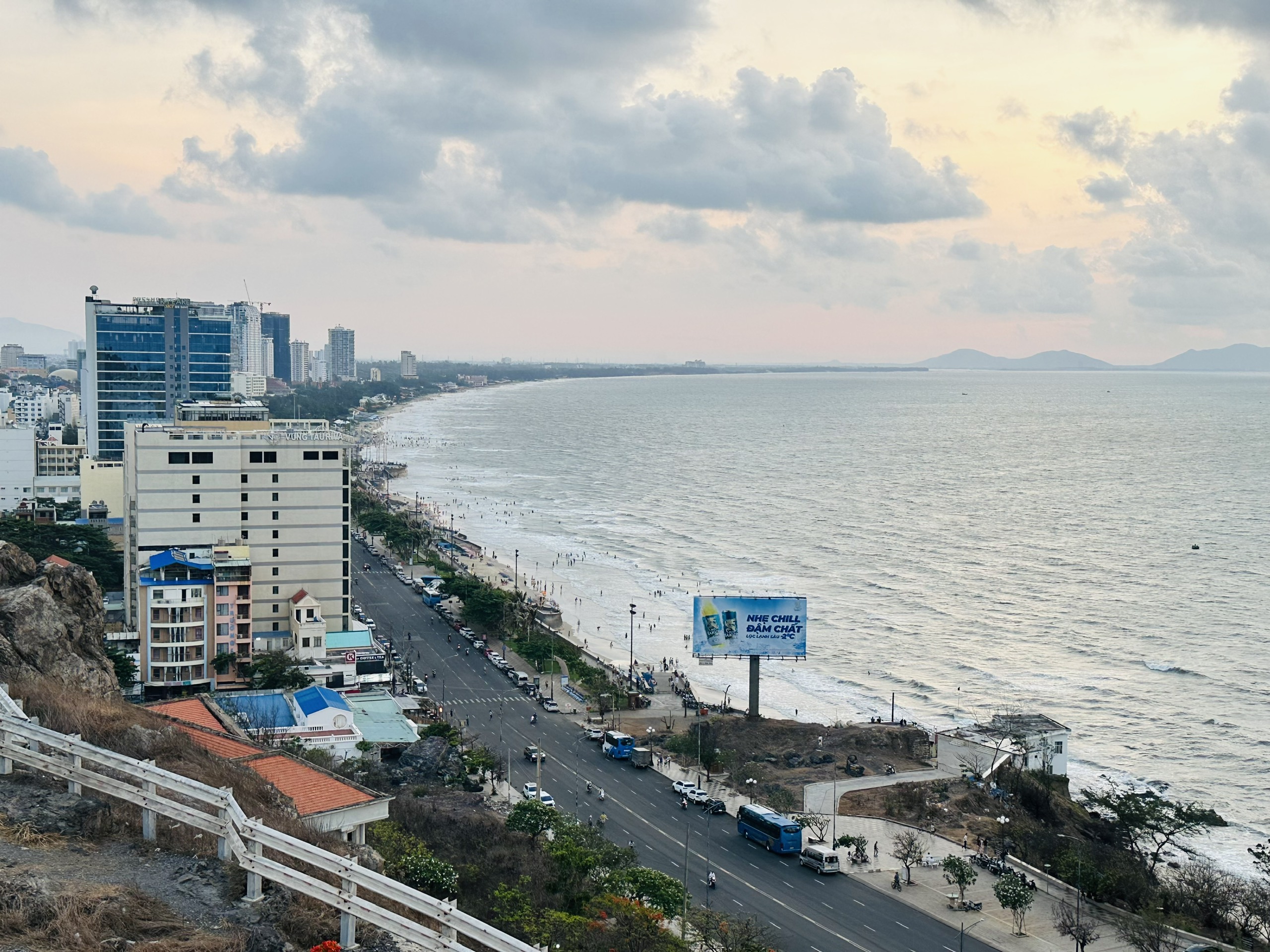 Toàn bộ trục đường Thùy Vân gắn với Bãi Sau sẽ được quy hoạch lại.