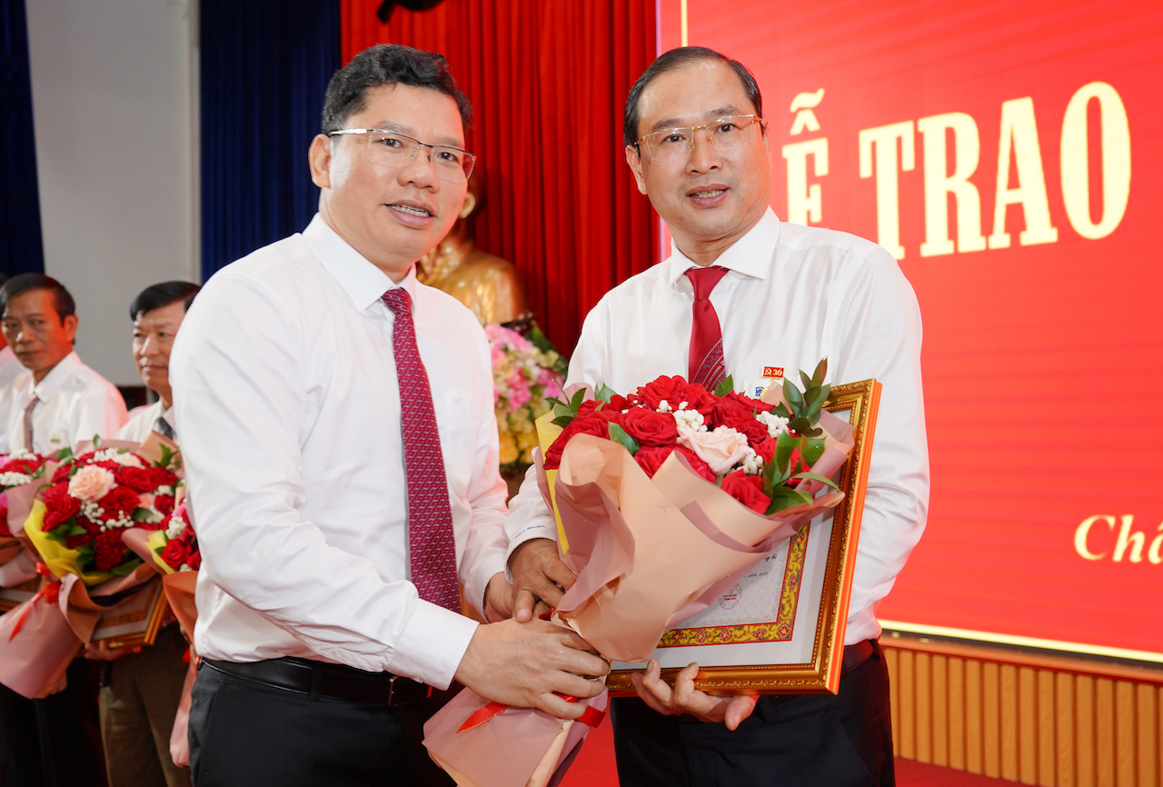 Bí thư Huyện uỷ Châu Đức Hoàng Nguyên Dinh 