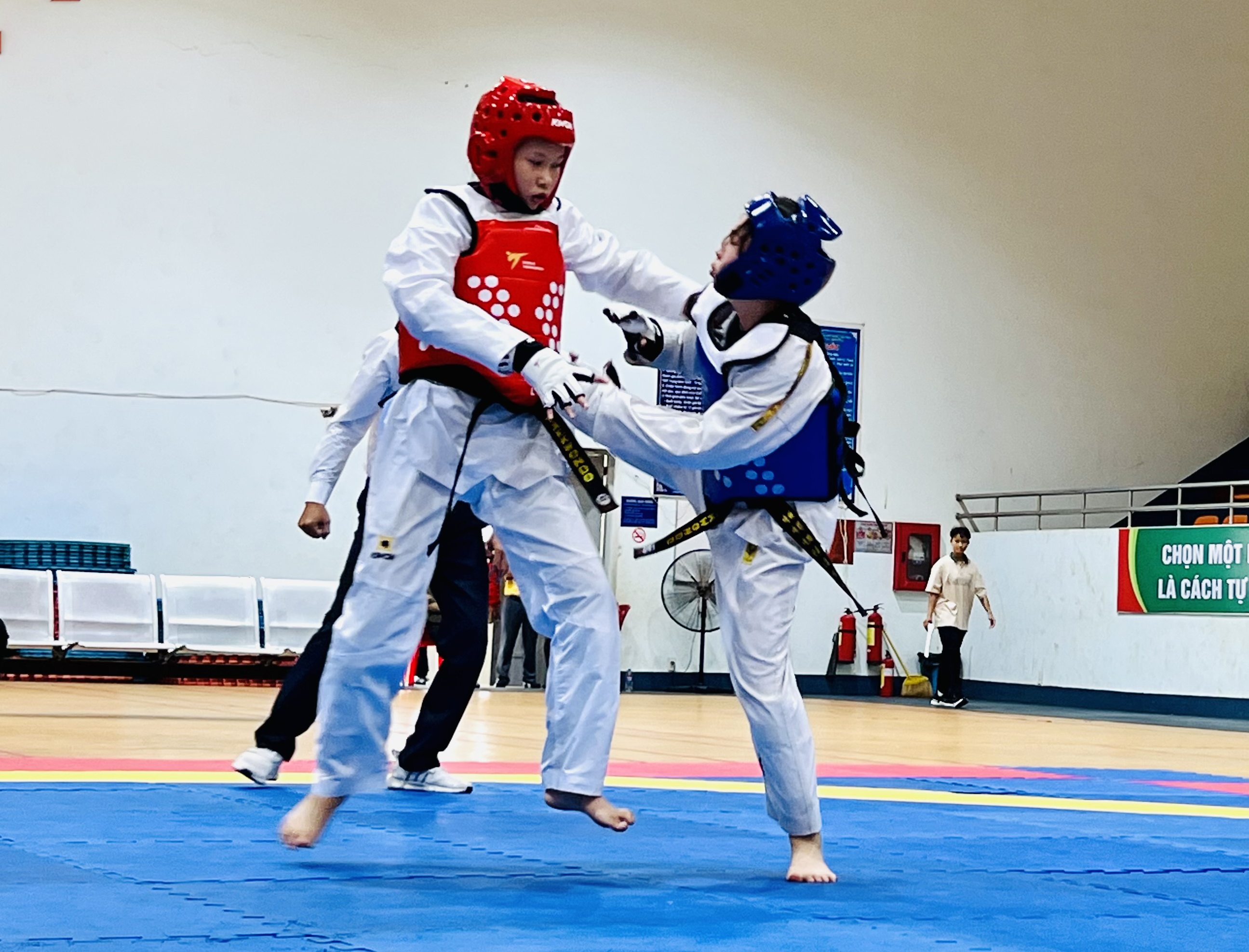Teakwondo tỉnh đang đầu tư phát triển về cả quy mô lẫn chất lượng. Trong ảnh: VĐV thi đấu tại Giải teakwondo tỉnh mở rộng năm 2023.