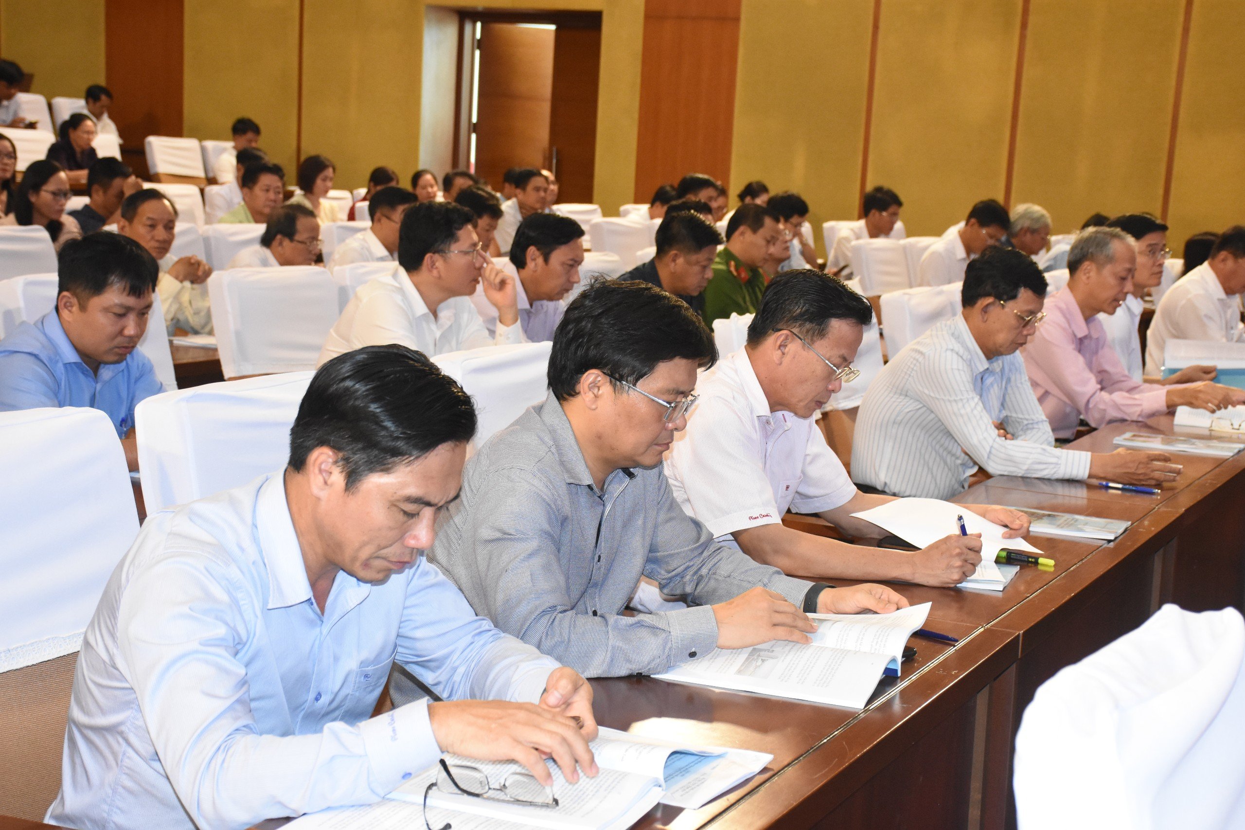 Các đại biểu tham dự hội thảo