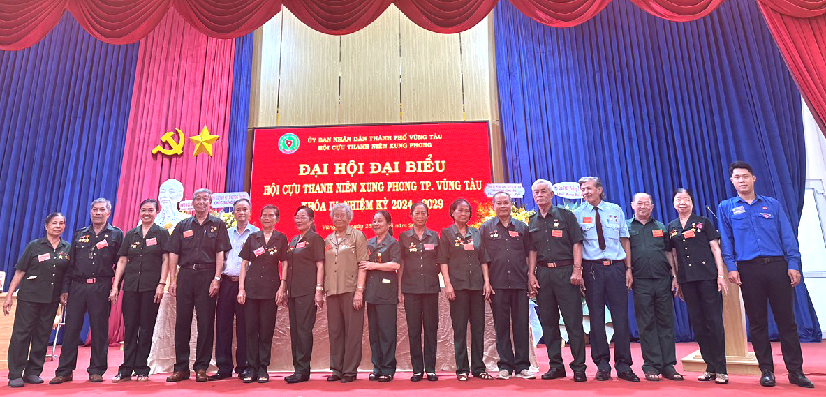 Ban chấp hành Hội Cựu Thanh niên xung phong TP.Vũng Tàu khóa IV ra mắt Đại hội.