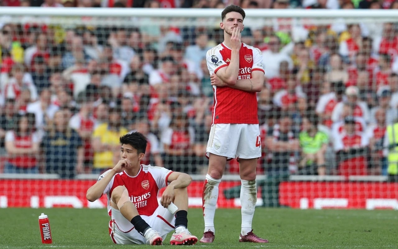 Nỗi buồn của Arsenal khi hai mùa liên tiếp giành vị trí á quân sau Man City.