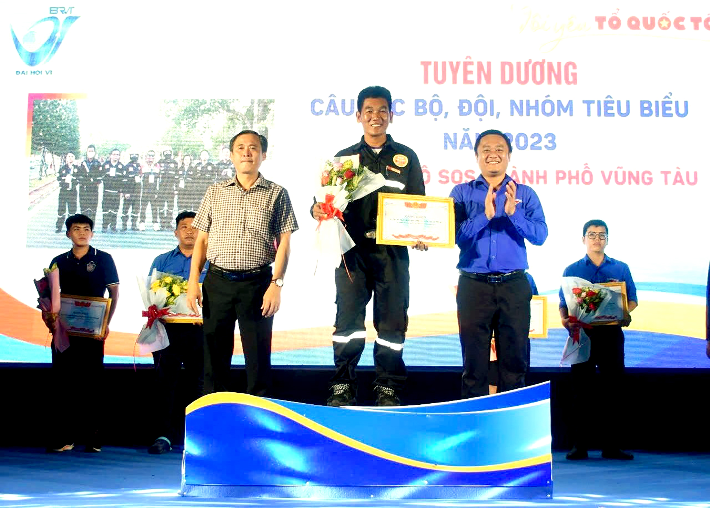 Anh Nguyễn Quốc Thắng nhận Giấy khen gương thanh niên tình nguyện tiêu biểu TP. Vũng Tàu năm 2023. Ảnh:NVCC