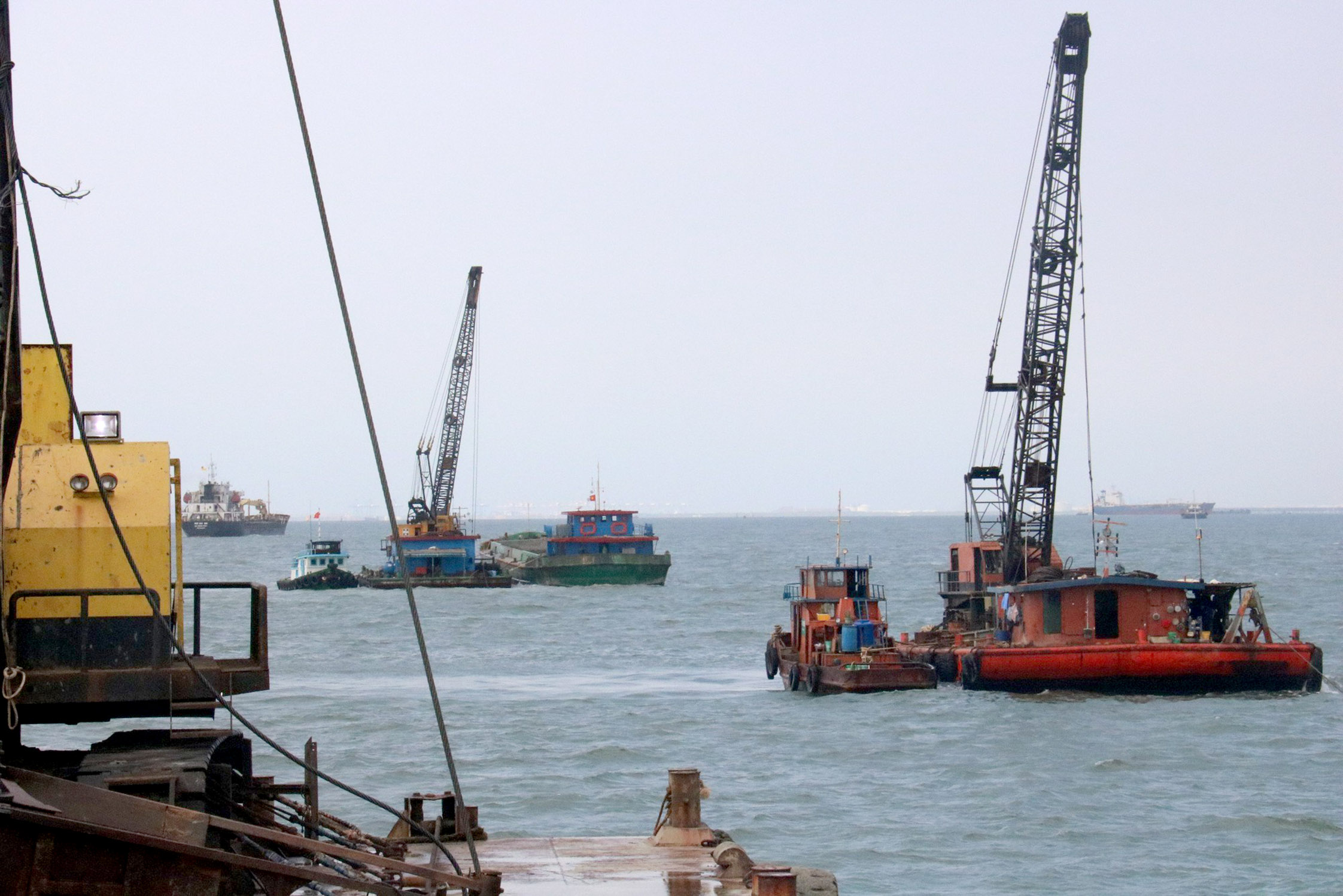  Các phương tiện thi công dự án nạo vét luồng hàng hải Cái Mép-Thị Vải.