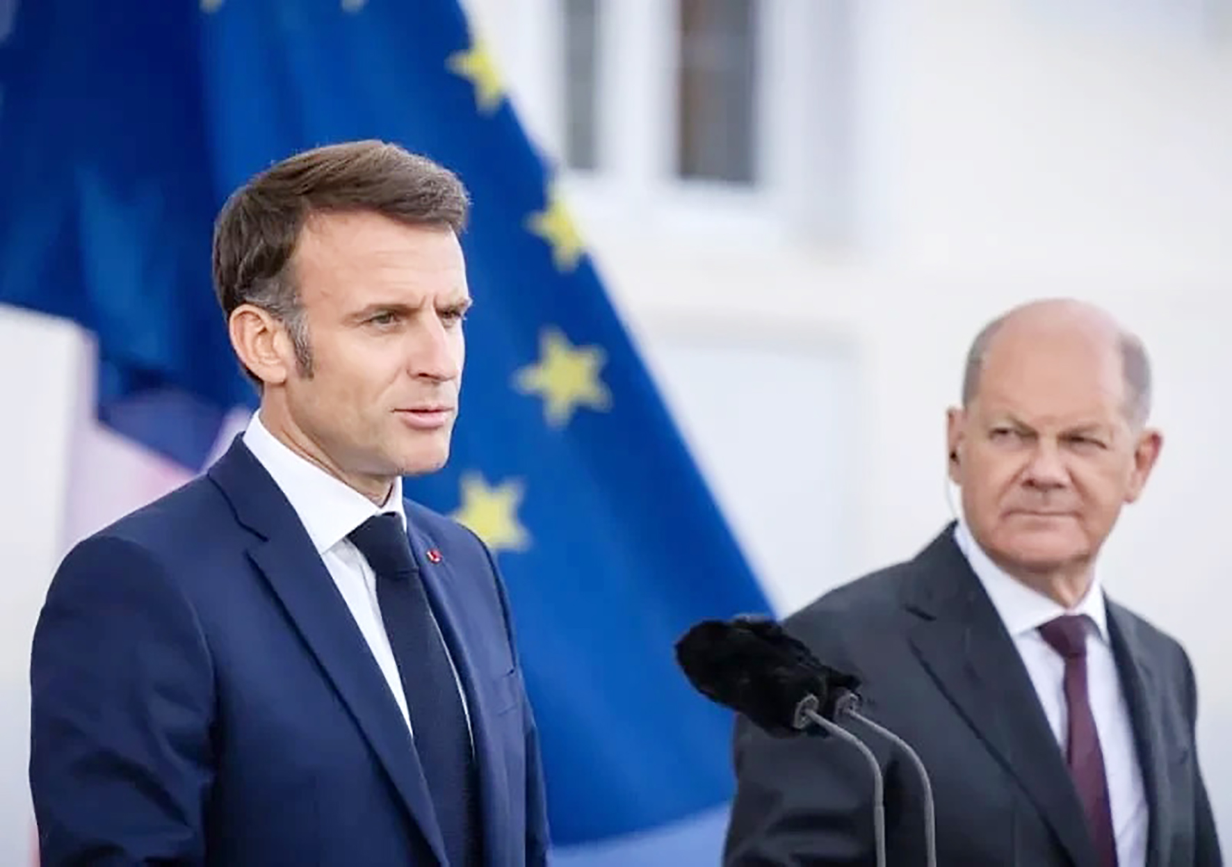 Tổng thống Pháp Emmanuel Macron và Thủ tướng Đức Olaf Scholz.