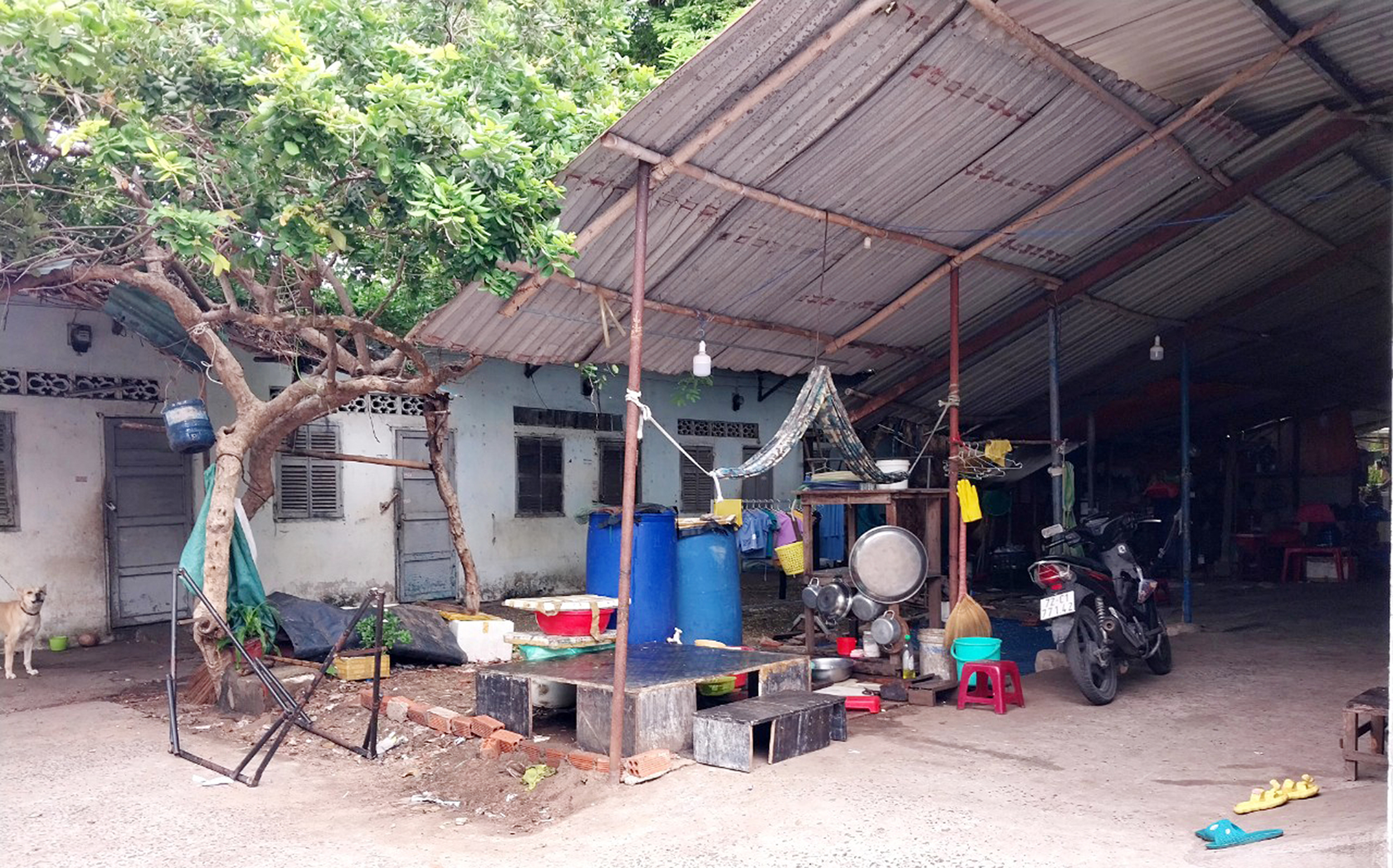 Khu nhà trọ trong hẻm 1610 (đường 30/4, phường 12, TP.Vũng Tàu)  đưa vào sử dụng đã lâu nên xập xệ, tiềm ẩn nguy cơ cháy nổ.