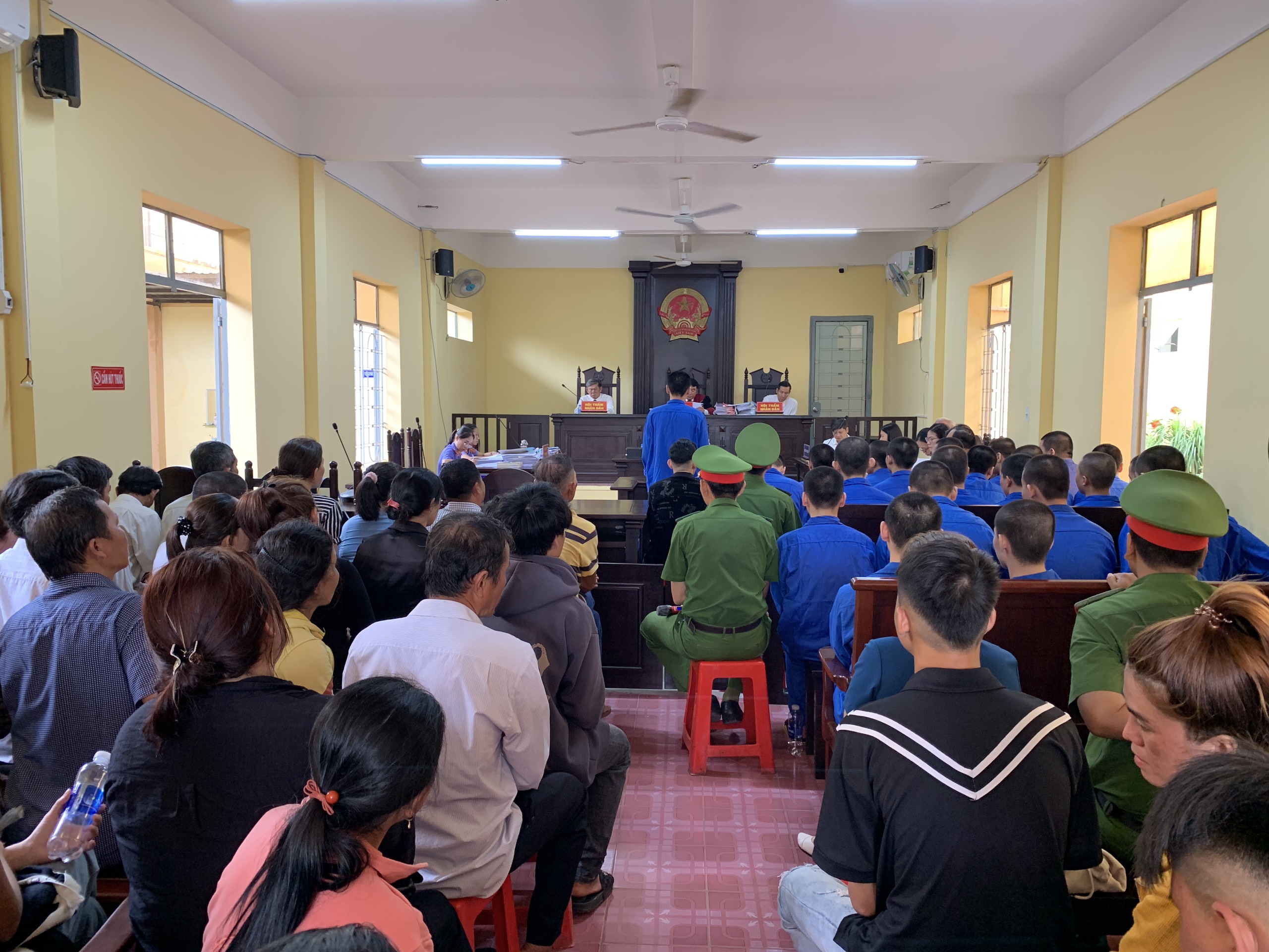 Toàn cảnh phiên xét xử.