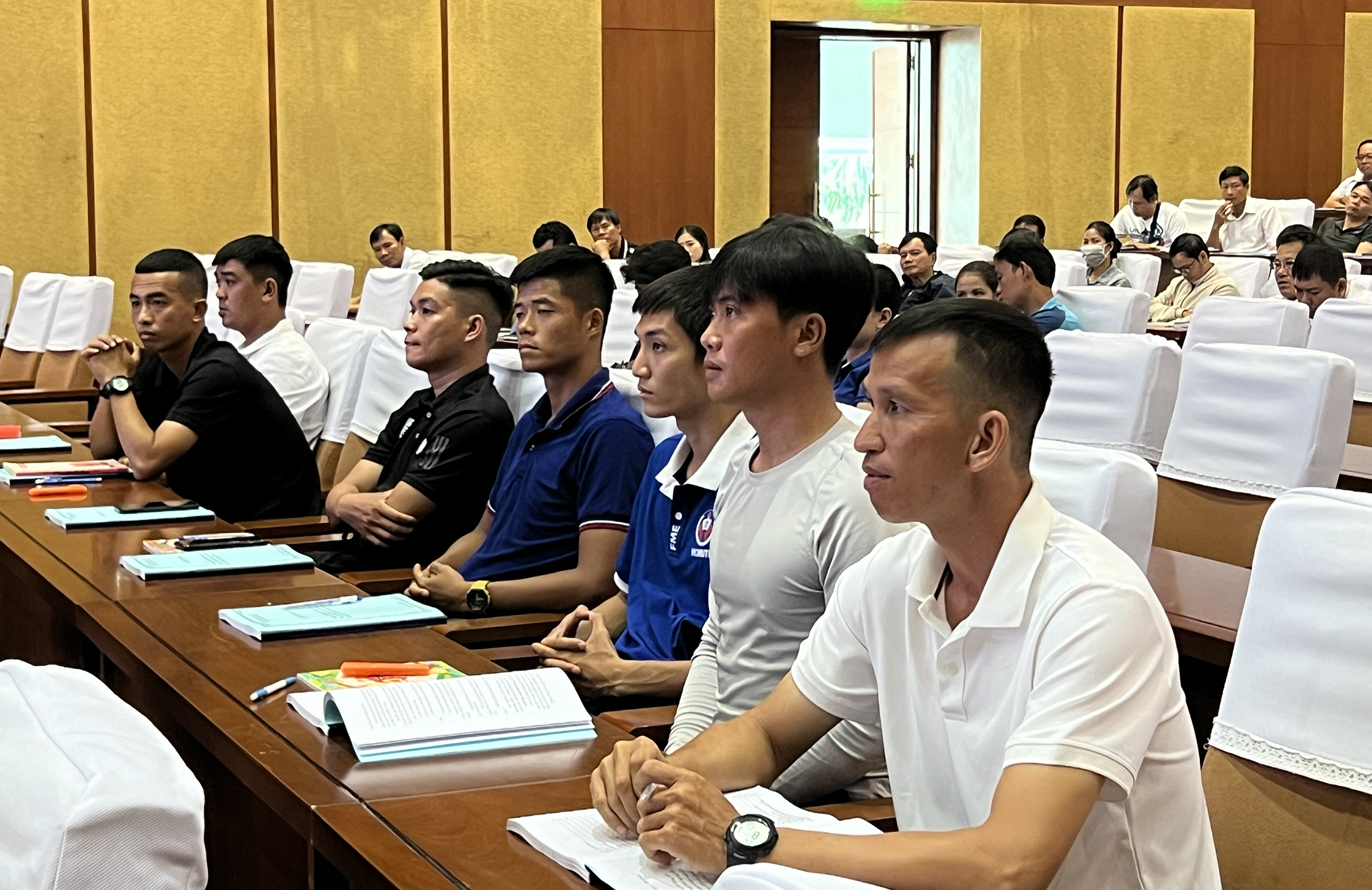 Các học viên tham gia khóa tập huấn.