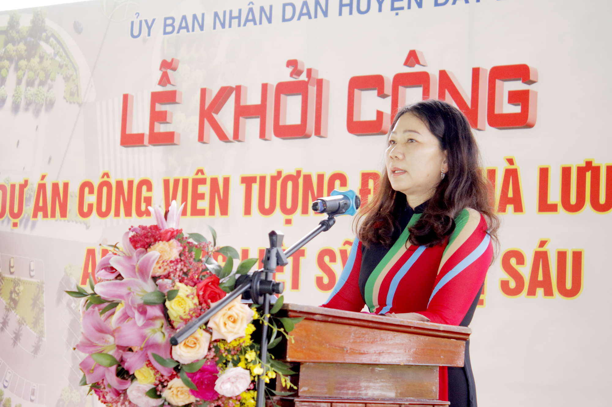 Bà Đỗ Thị Hồng, Chủ tịch UBND huyện Đất Đỏ phát biểu tại lễ động thổ.