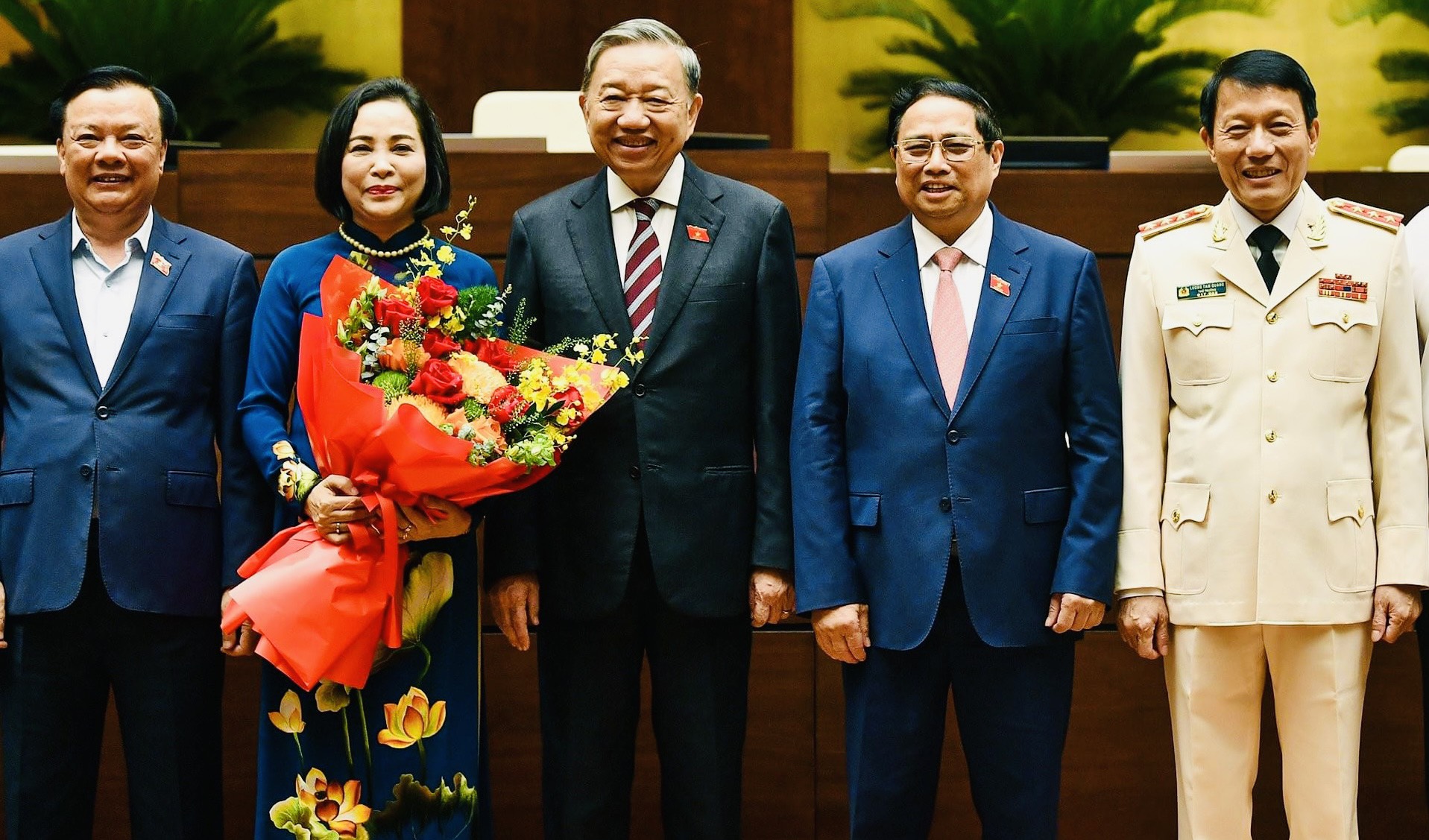 Lãnh đạo Đảng Nhà nước chúc mừng phó chủ tịch Quốc hội Nguyễn Thị Thanh.