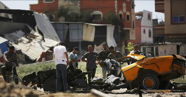 Phương tiện bị phá hủy sau cuộc tấn công của Israel vào trại tị nạn Nuseirat ở Dải Gaza ngày 8/6/2024.