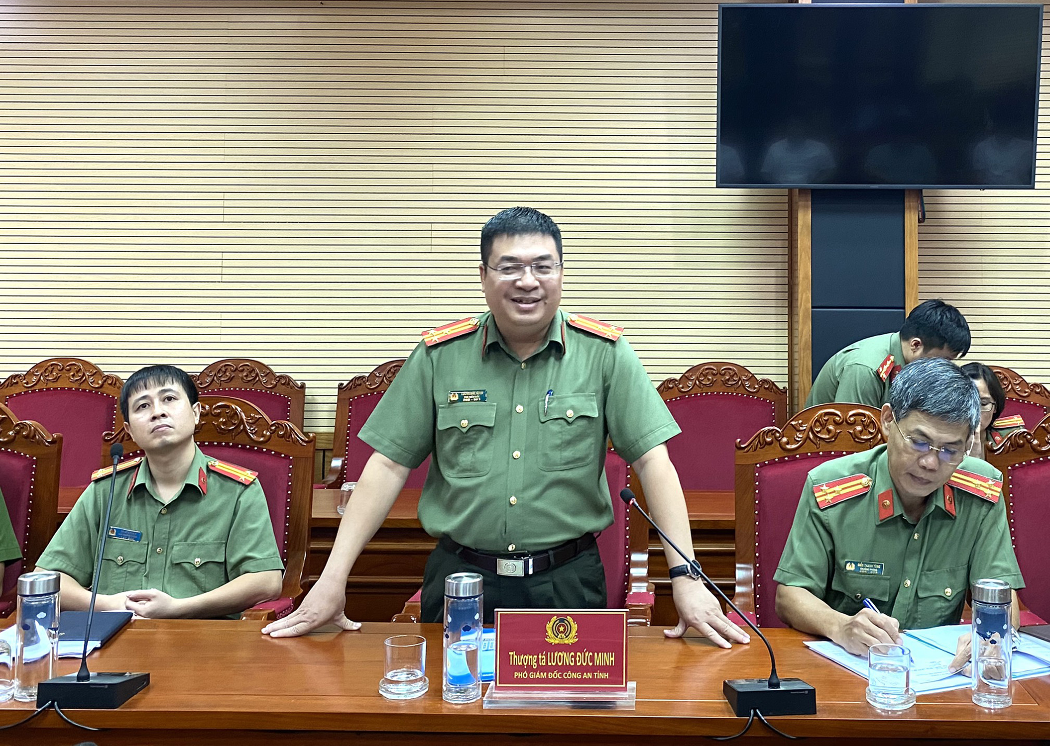 Thượng tá Lương Đức Minh, Phó Giám đốc Công an tỉnh gửi lời chúc mừng tới lãnh đạo, phóng viên, biên tập viên, kỹ thuật viên các cơ quan thông tấn, báo chí địa phương và trung ương thường trú trên địa bàn tỉnh.