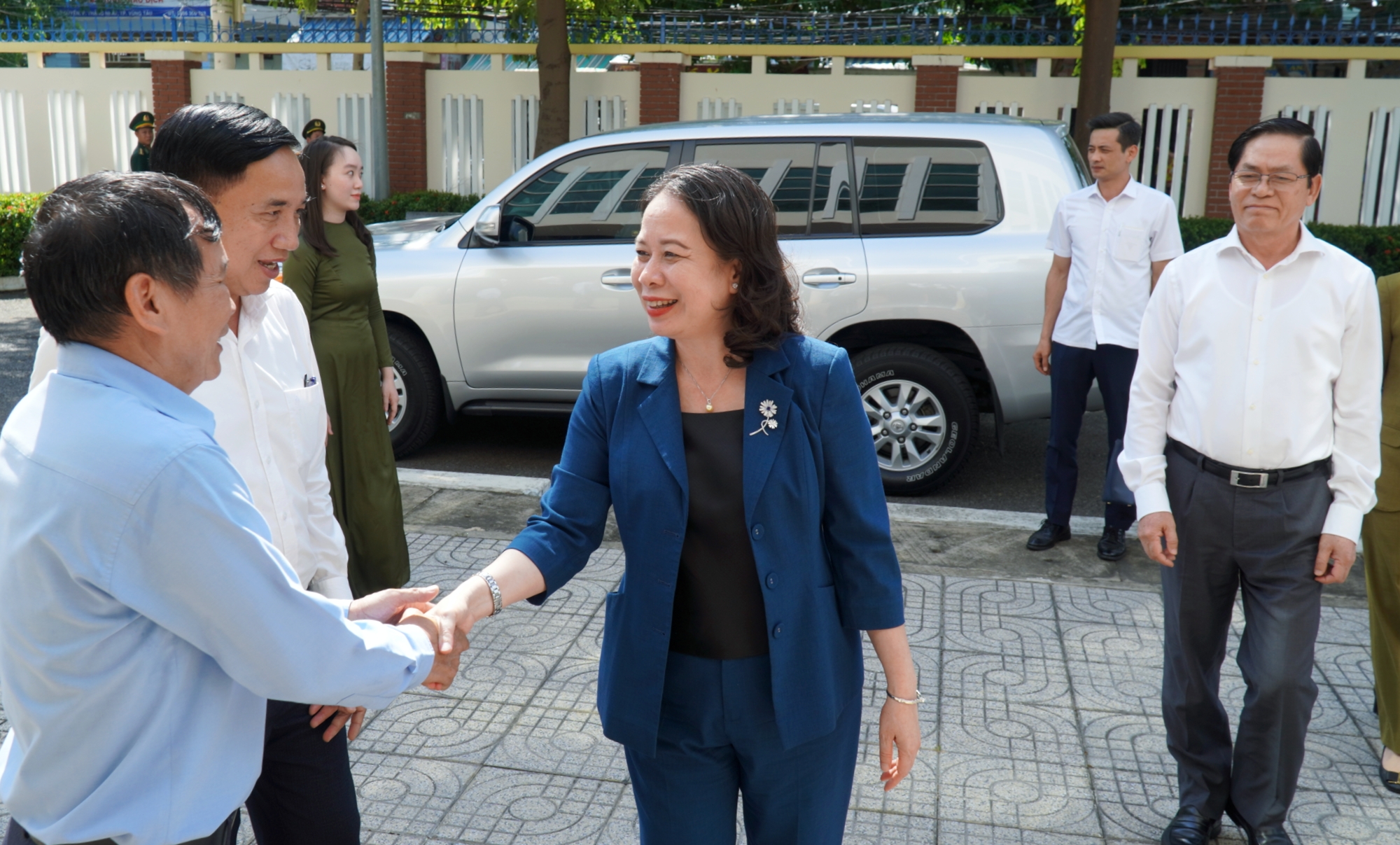 Phó Chủ tịch nước Võ Thị Ánh Xuân cùng đoàn công tác Trung ương và lãnh đạo tỉnh Bà Ria-Vũng Tàu đến thăm, tặng quà Trung tâm Công tác xã hội và Bảo trợ trẻ em tỉnh.