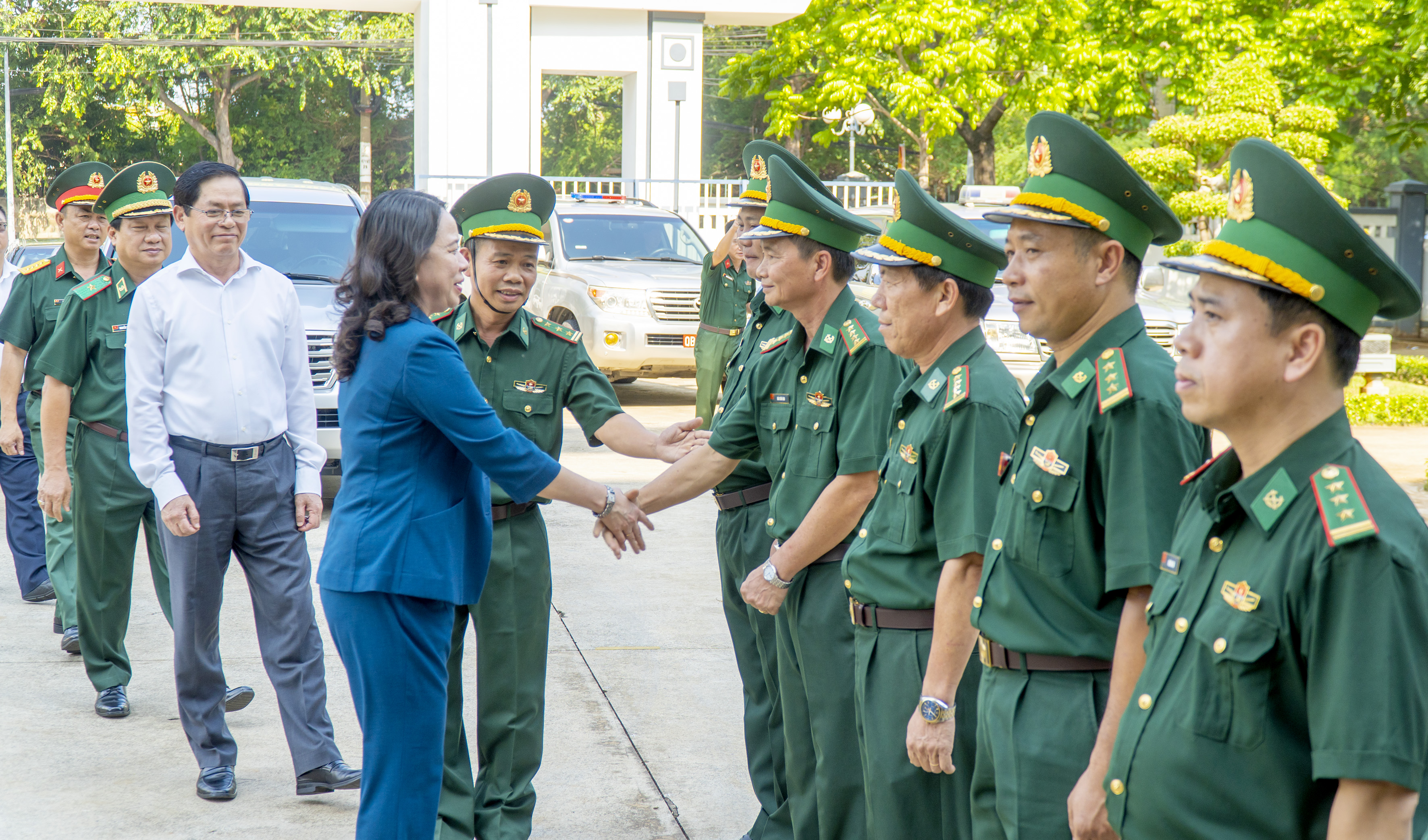 Phó Chủ tịch nước Võ Thị Ánh Xuân cùng đoàn công tác Trung ương và lãnh đạo tỉnh Bà Rịa - Vũng Tàu đến thăm, động viên cán bộ, chiến sĩ Ban Chỉ huy Biên phòng cửa khẩu cảng tỉnh.