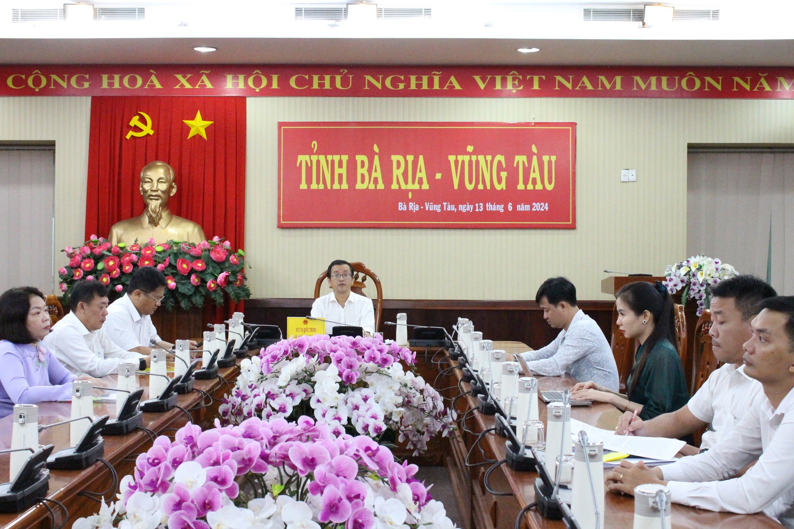 Ông Tạ Quốc Trung, Giám đốc Sở Xây dựng và đại diện các sở, ngành, địa phương tại điểm cầu tỉnh Bà Rịa - Vũng Tàu.