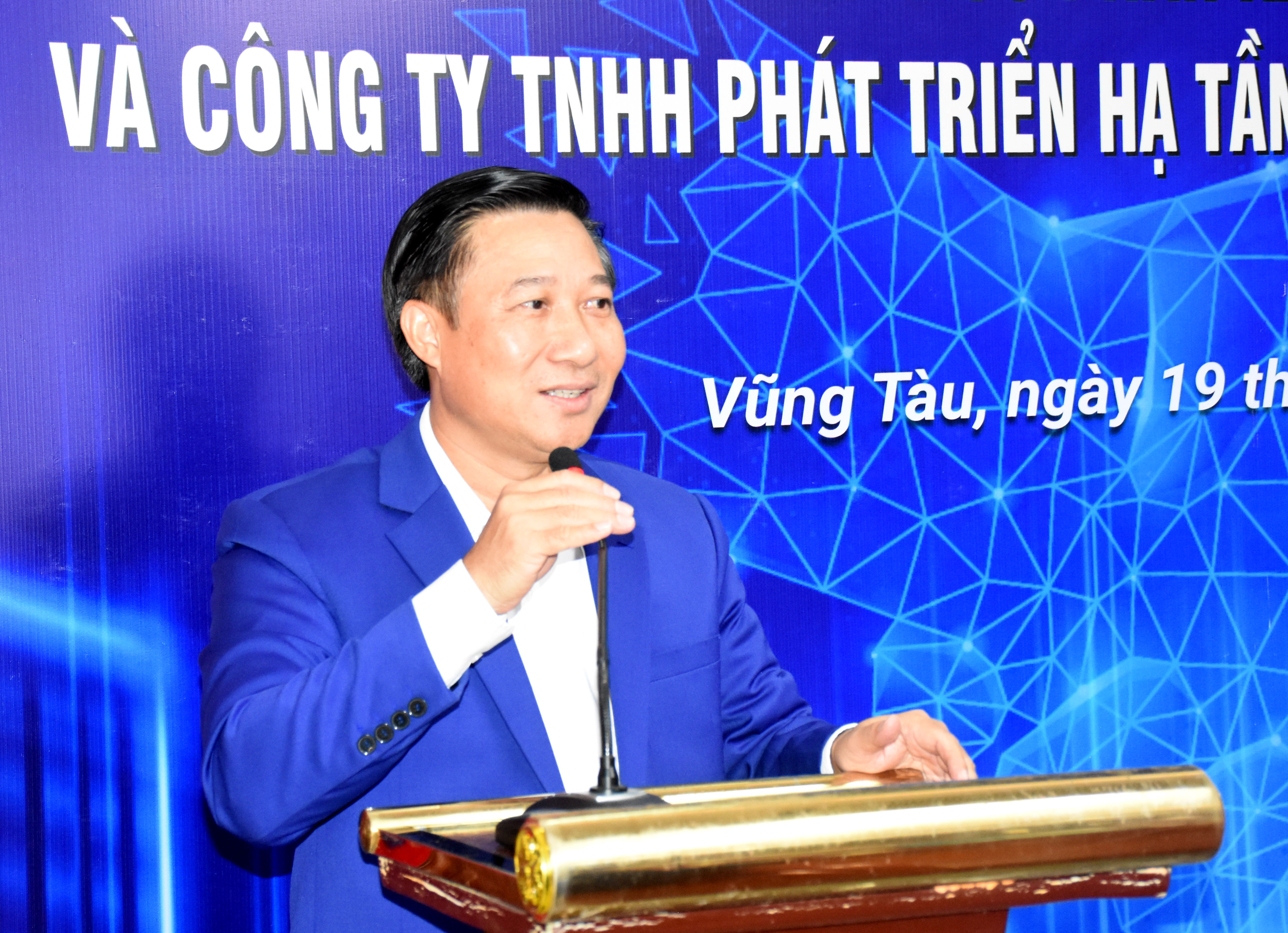 Phát biểu tại buổi lễ, ông Lê Đình Thắng, Chủ tịch HĐQT DIC Holdings cho biết, ngoài các dự án xây dựng và bất động sản đang thực hiện, Công ty định hướng phát triển, đầu tư thêm các dự án KCN-CCN. Trong đó, DIC Holdings đặc biệt chú trọng lĩnh vực thi công đầu tư hạ tầng và nhà xưởng các KCN, đón đầu sự phát triển của bất động sản KCN đang phát triển mạnh tại Bà Rịa - Vũng Tàu.