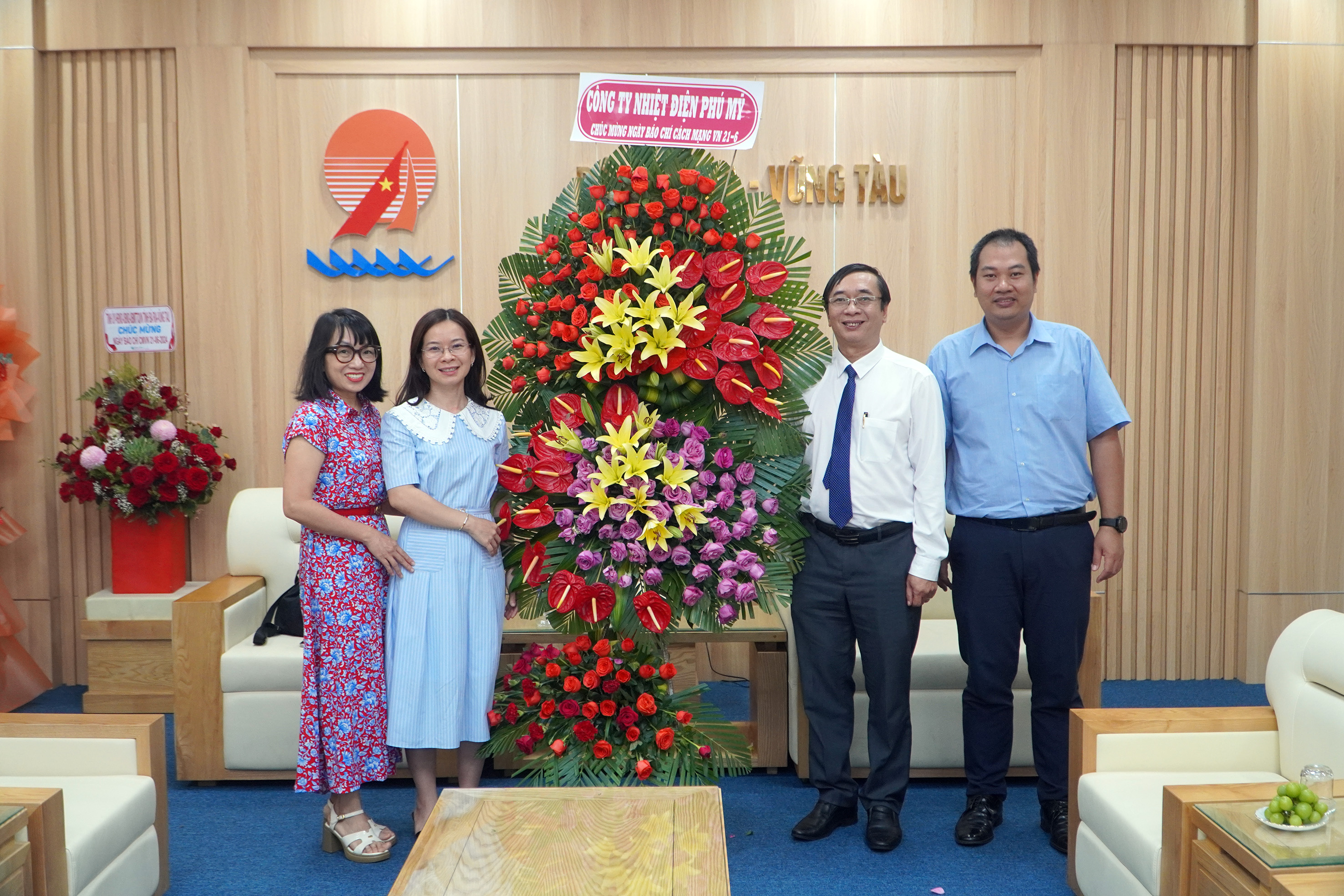 Lãnh đạo Công ty Nhiệt điện Phú Mỹ thăm, chúc mừng Báo Bà Rịa-Vũng Tàu.