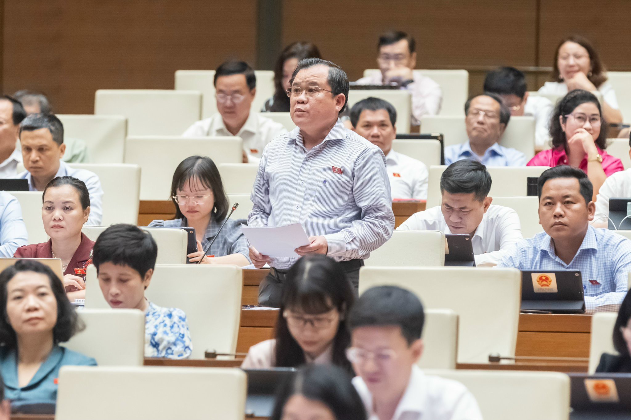 Đại biểu Quốc hội Nguyễn Tâm Hùng, thuộc Đoàn ĐBQH tỉnh Bà Rịa - Vũng Tàu phát biểu thảo luận về Dự Luật Thuế giá trị gia tăng (sửa đổi.