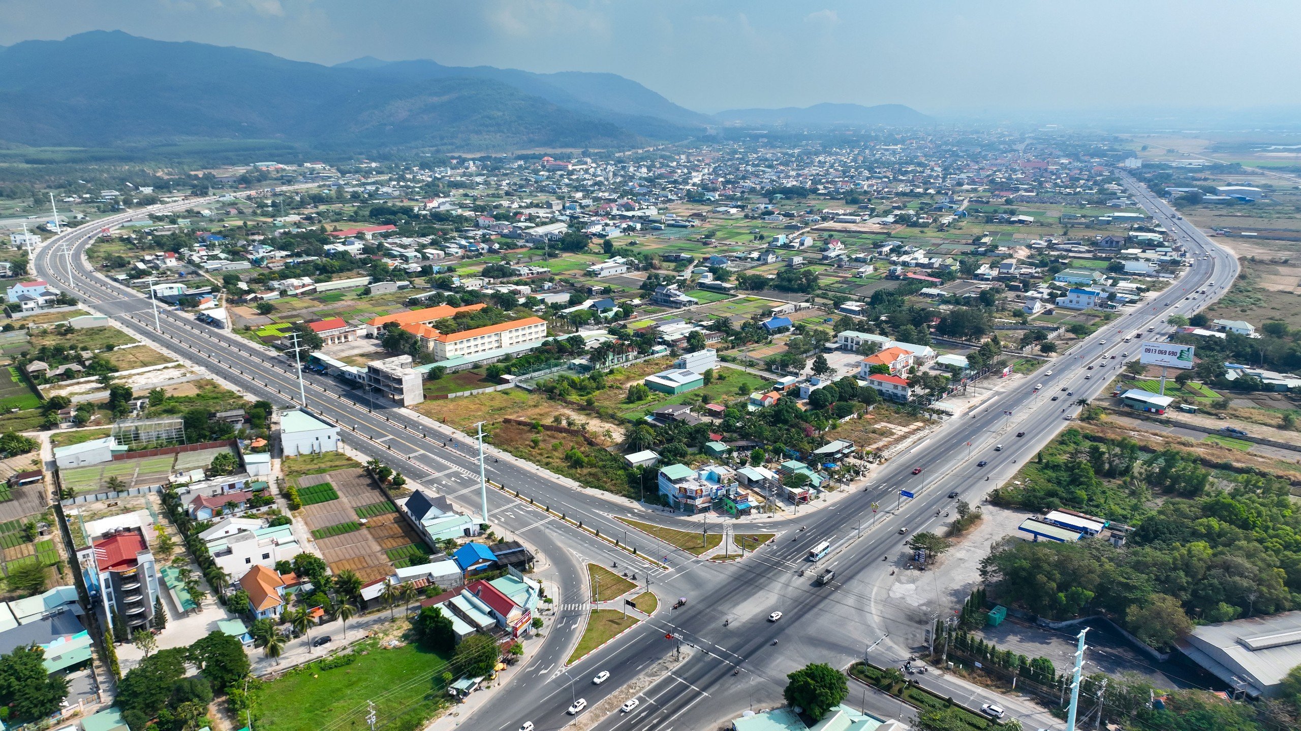 Thành phố Phú Mỹ thành lập trên cơ sở nguyên trạng toàn bộ diện tích tự nhiên, quy mô dân số và 10 đơn vị hành chính cấp xã trực thuộc của thị xã Phú Mỹ.