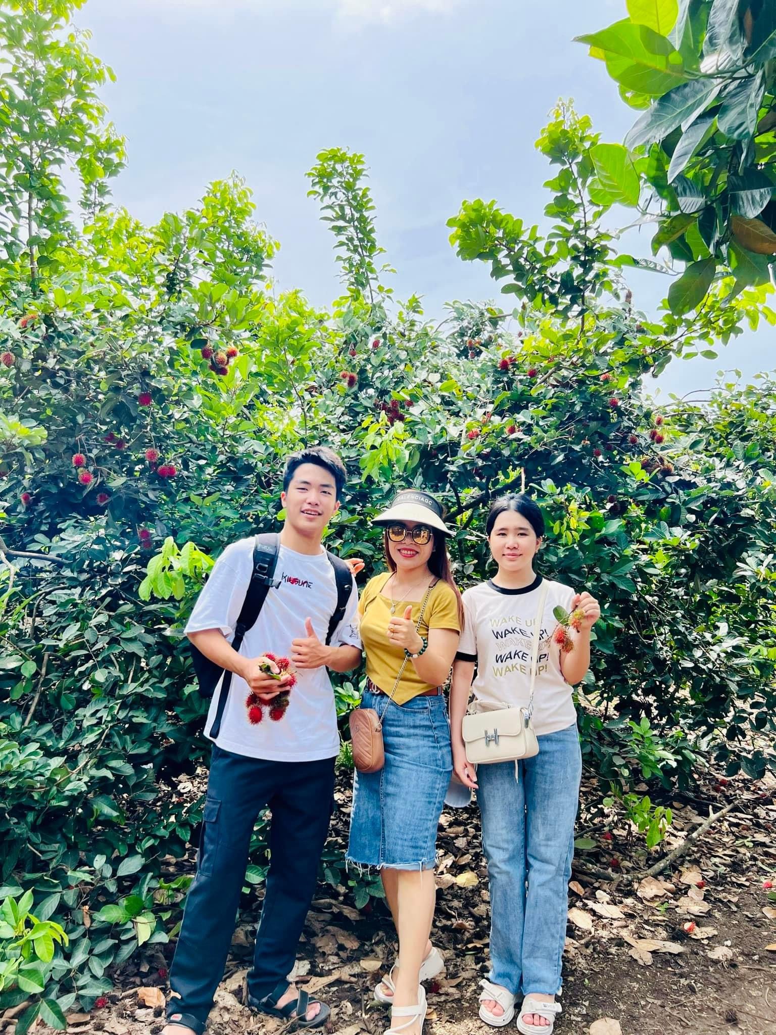 Cha mẹ nên cho con tham gia các chuyến du lịch trải nghiệm trong hè để rời xa các thiết bị điện tử.