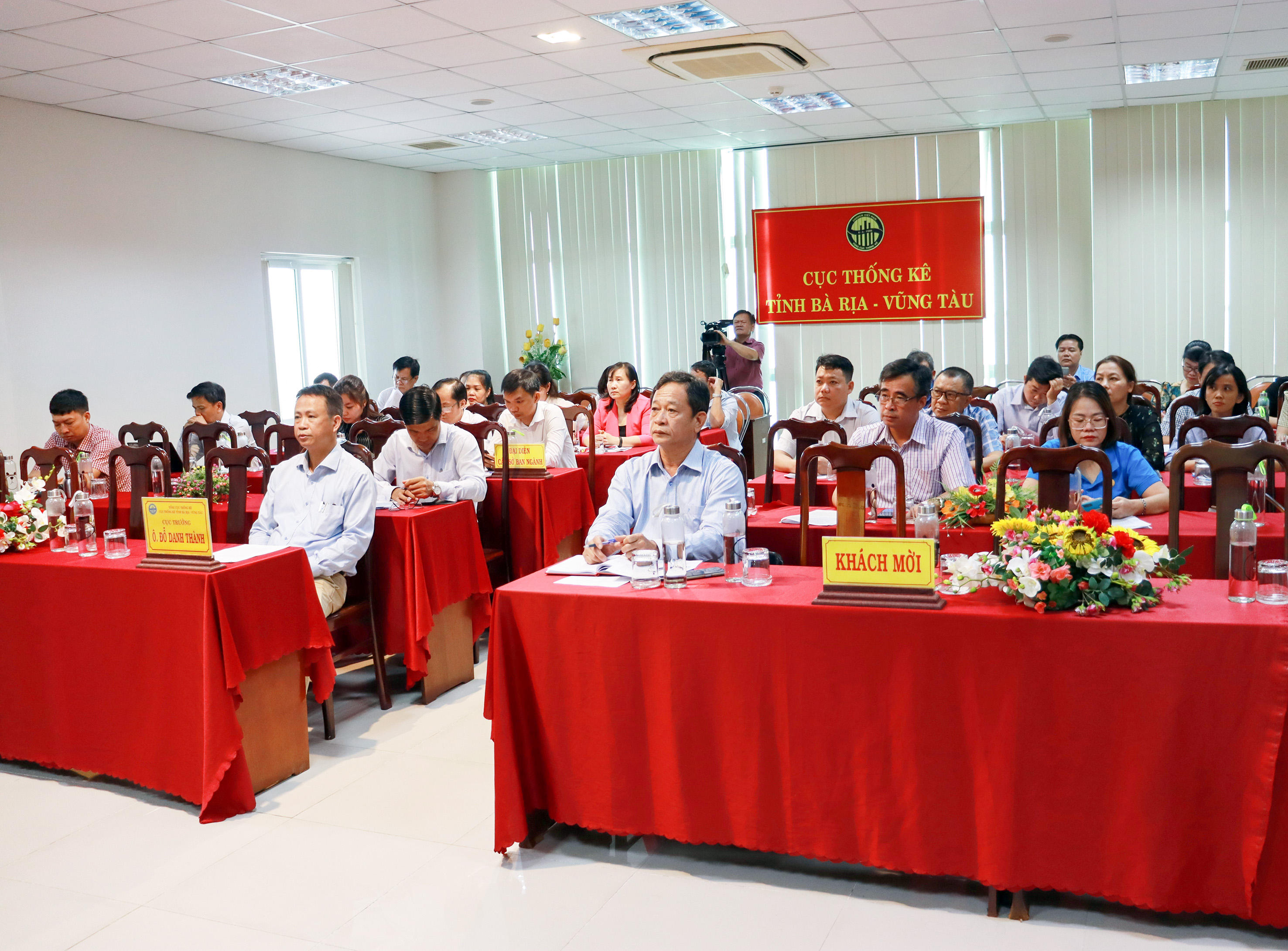 Các đại biểu tham dự họp báo.