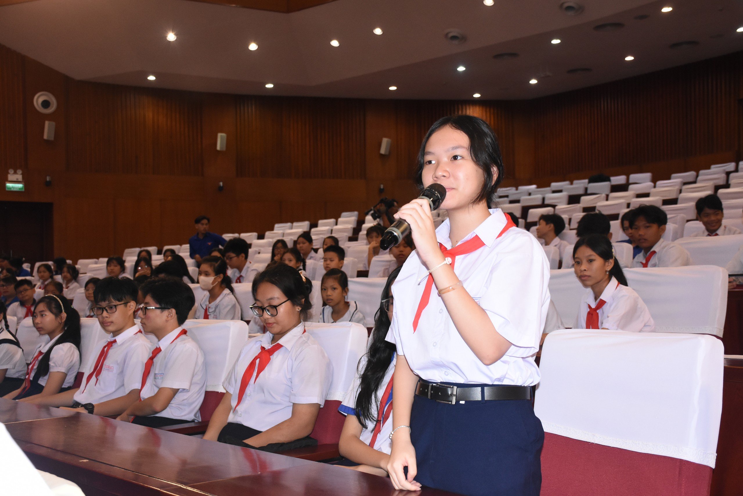 Trẻ em tham gia đóng góp ý kiến về chủ đề bạp lực học đường tại kỳ họp Hội đồng trẻ em lần thứ V và Diễn đàn lắng nghe trẻ em nói.