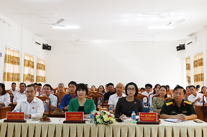 Các đại biểu dự hội nghị.