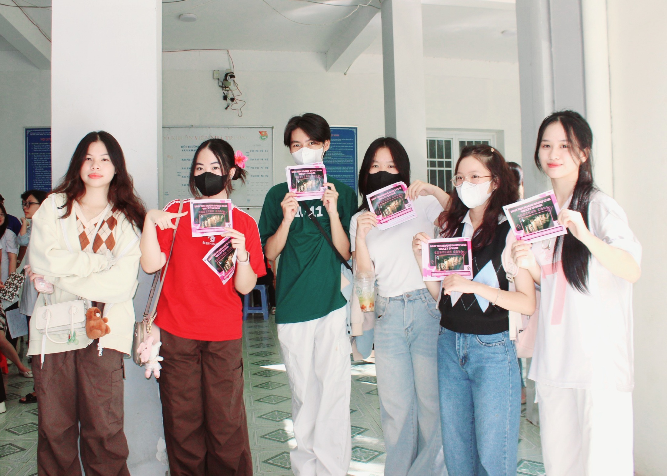 Thành viên các CLB năng khiếu của trường cũng có mặt để tư vấn cho các em HS có nguyện vọng.