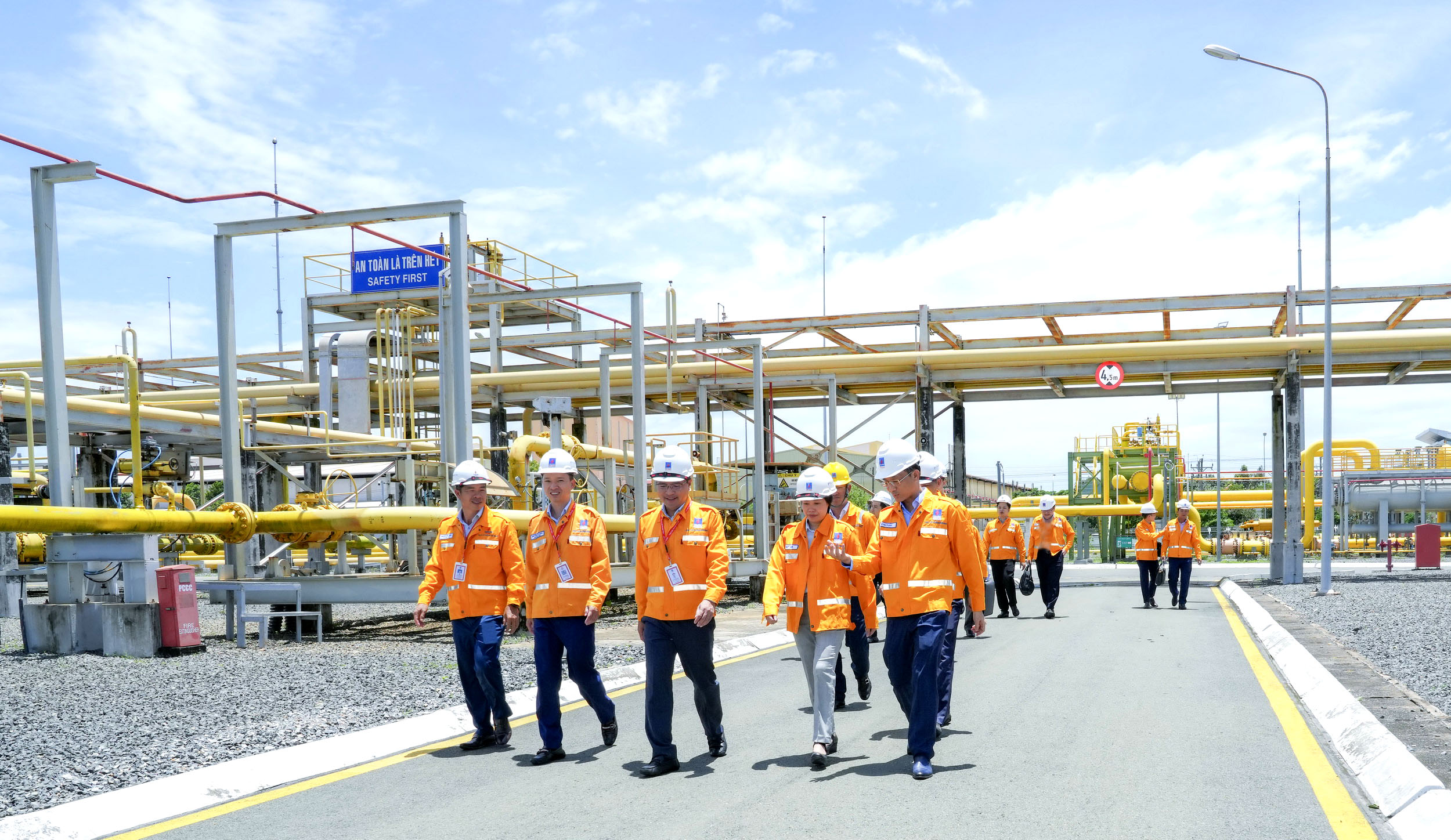 Ban lãnh đạo PV GAS đi thực tế công trình, kiểm tra và đôn đốc công tác sản xuất kinh doanh, tăng cường năng lực cung cấp khí cho các hộ tiêu thụ cả nước.
