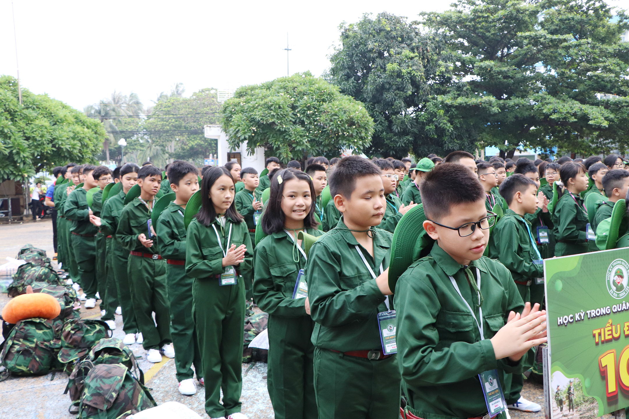 Tâm trạng hồi hộp của các chiến sĩ nhí trước giờ lên đường.