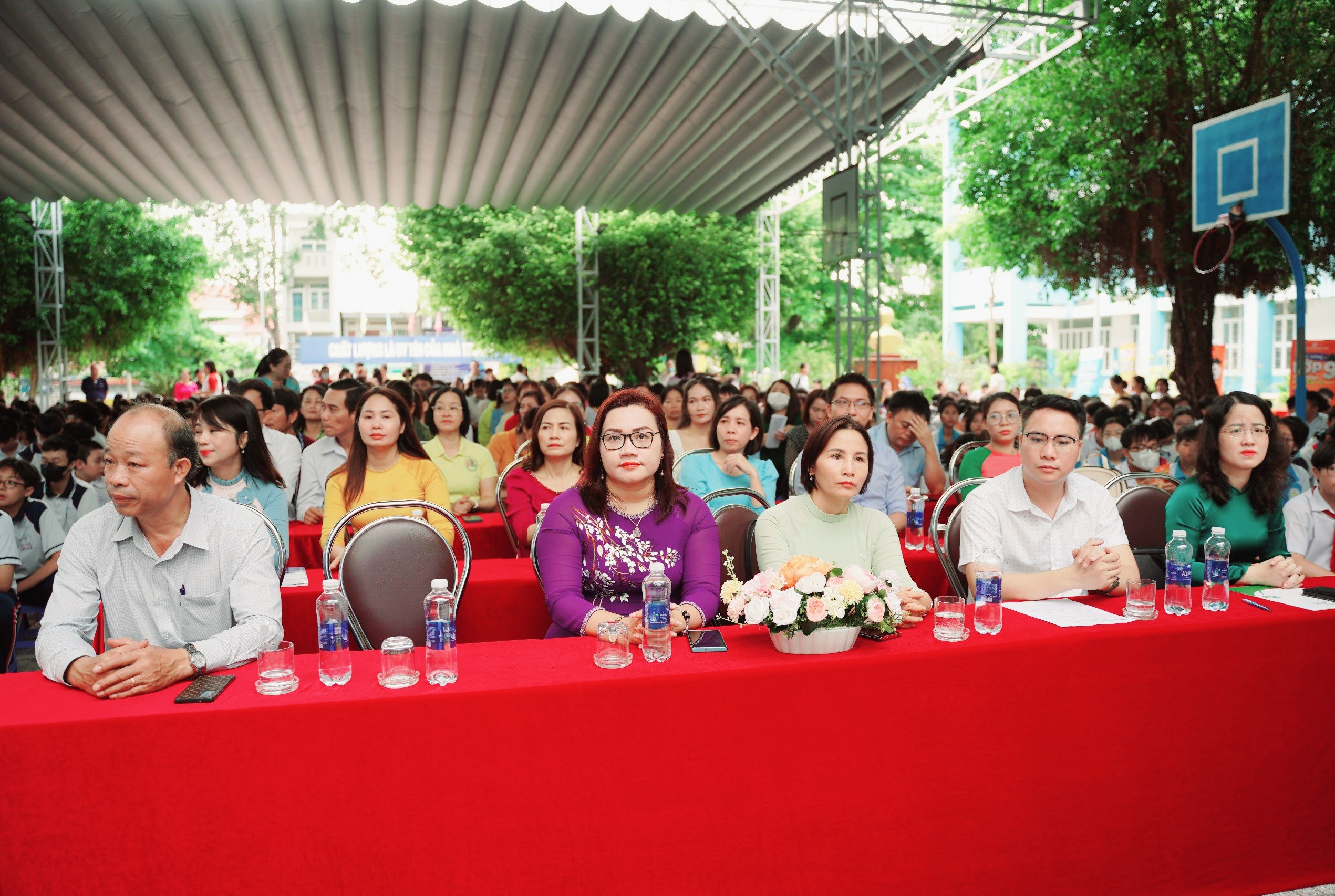 Các đại biểu tham dự chương trình.