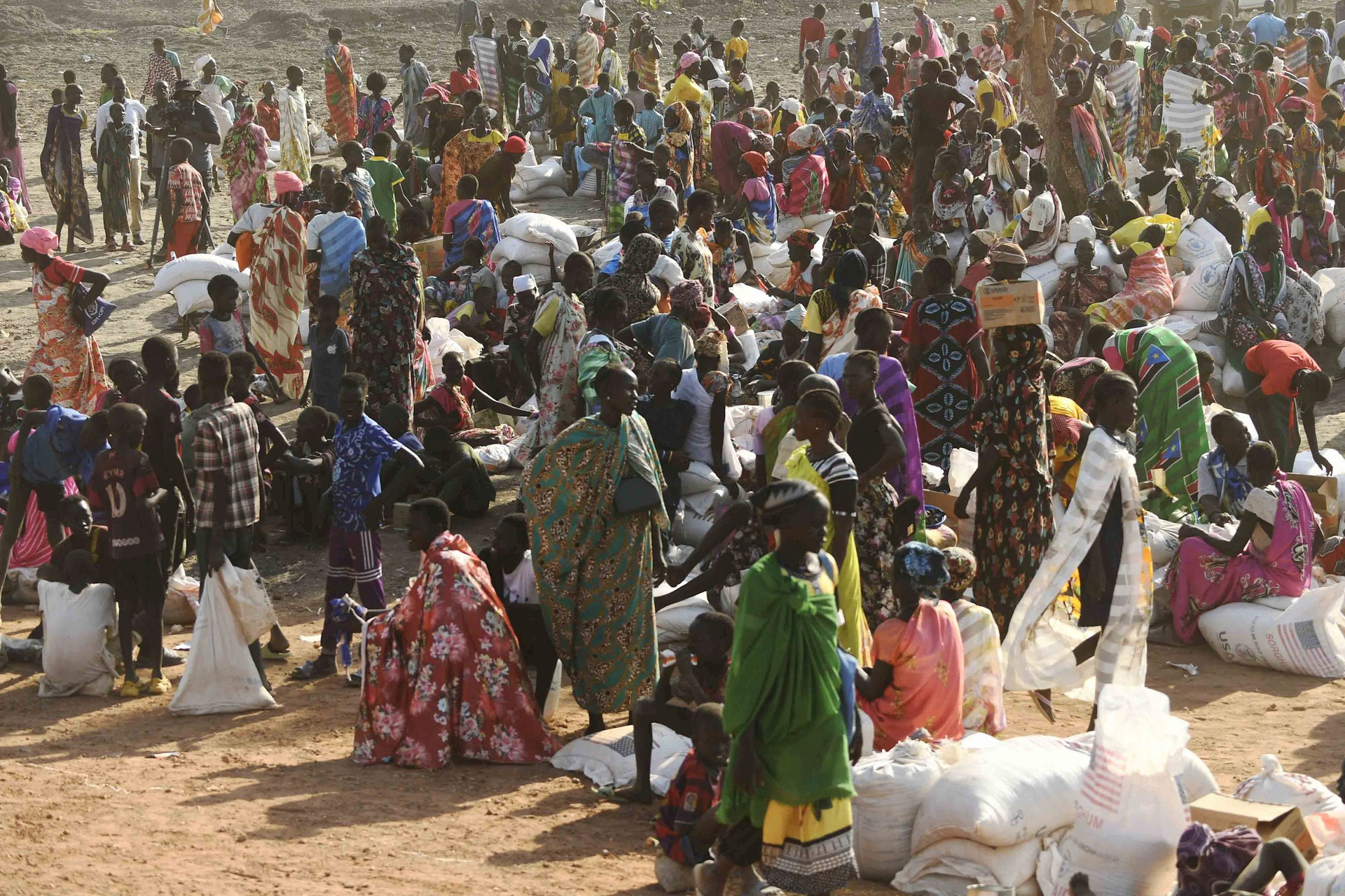 Người tị nạn chờ được phát thực phẩm cứu trợ tại Bentiu, Nam Sudan.