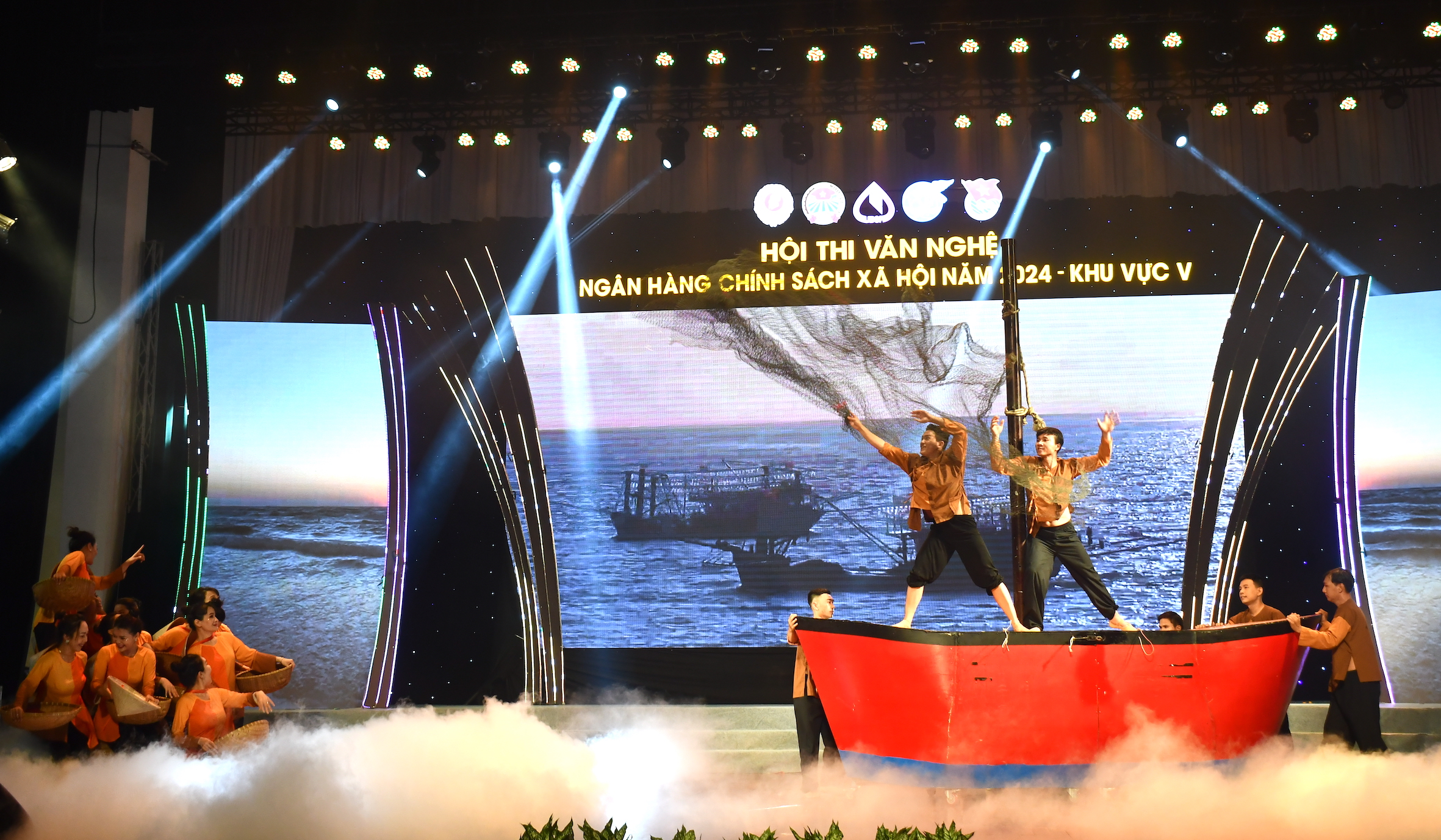 Tiết mục ca múa của đội NHCS tỉnh Bà Rịa - Vũng Tàu.