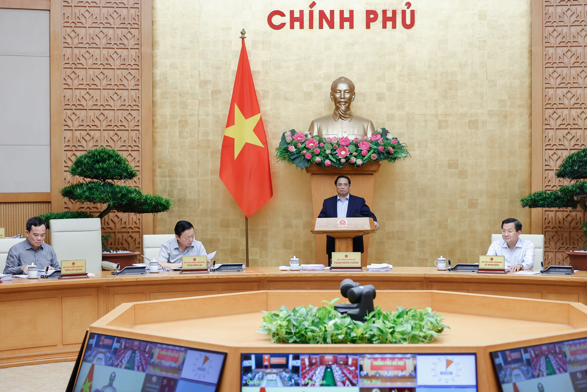 Thủ tướng Phạm Minh Chính phát biểu tại phiên họp.
